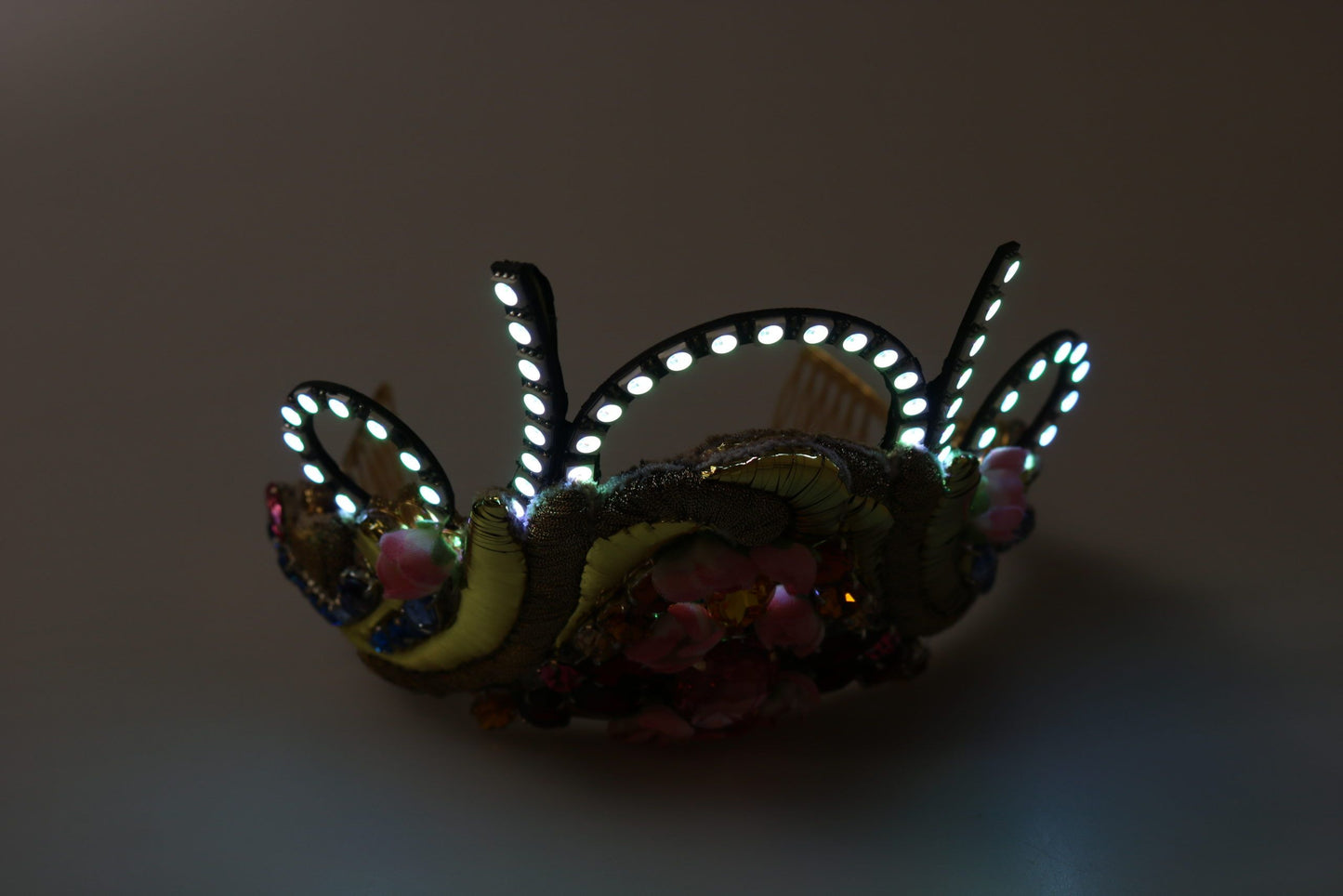 Dolce & Gabbana Gold Messing Blumen Kristalle LED Lichter Krone Tiara Diadem