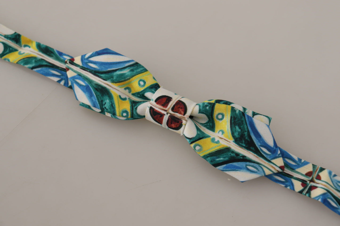 Dolce & Gabbana – Verstellbare Papillon-Fliege mit mehrfarbigem Majolika-Print