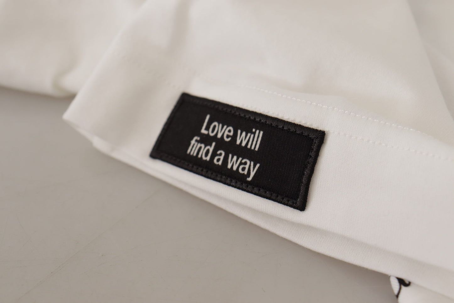 Dolce & Gabbana – T-Shirt aus Baumwolle mit Rundhalsausschnitt und weißen und schwarzen Rosen