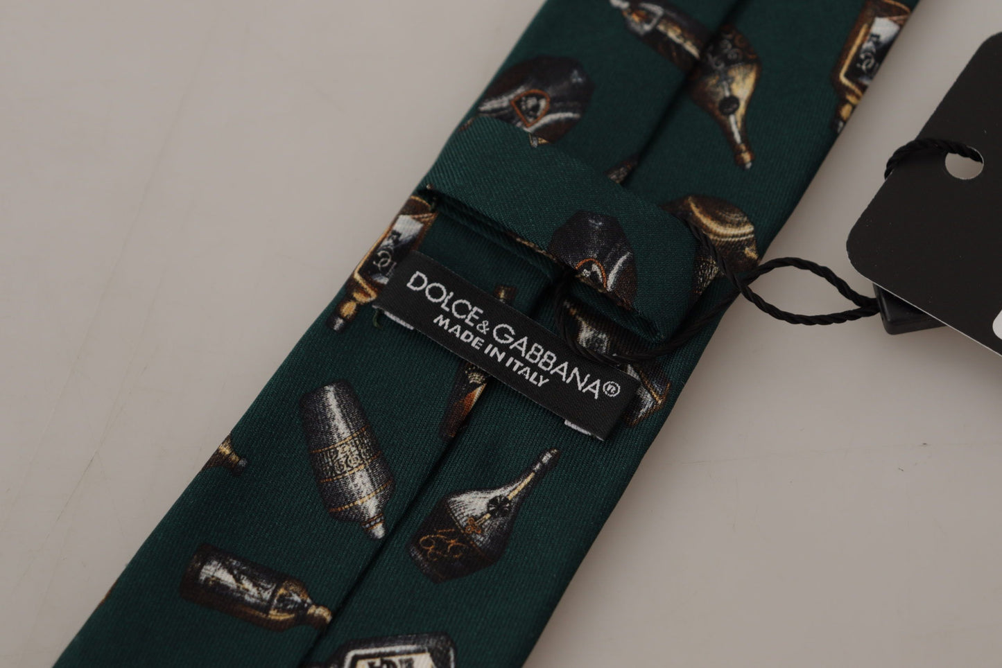 Dolce & Gabbana Schwarze Seidenkrawatte mit Fantasy-Print und verstellbarem Flaschenmotiv