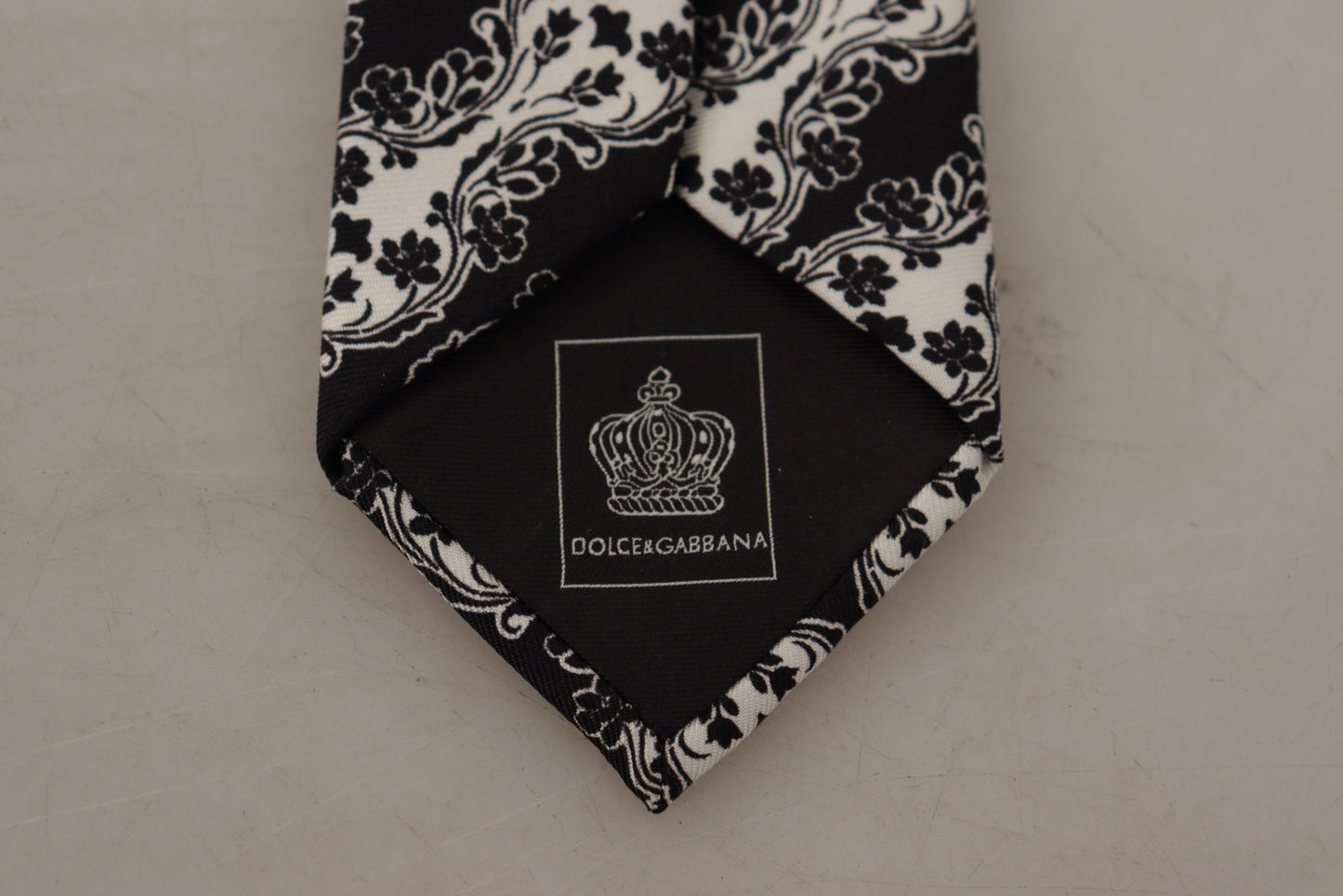 Dolce & Gabbana – Verstellbare Krawatte mit Blumenmuster aus 100 % Seide in Schwarz und Weiß