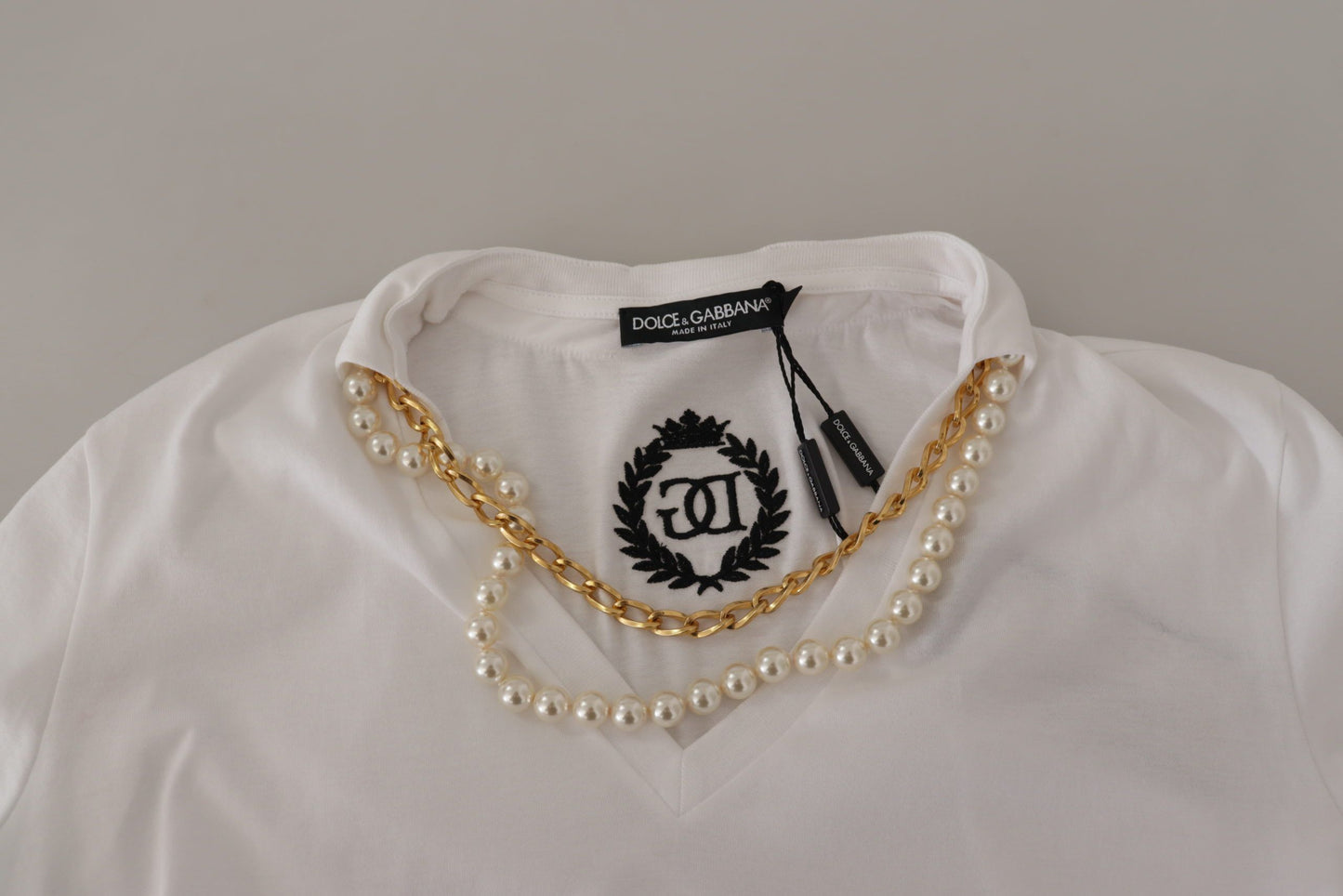 Dolce & Gabbana – Weißes T-Shirt-Oberteil mit Halskette und verziertem Ausschnitt
