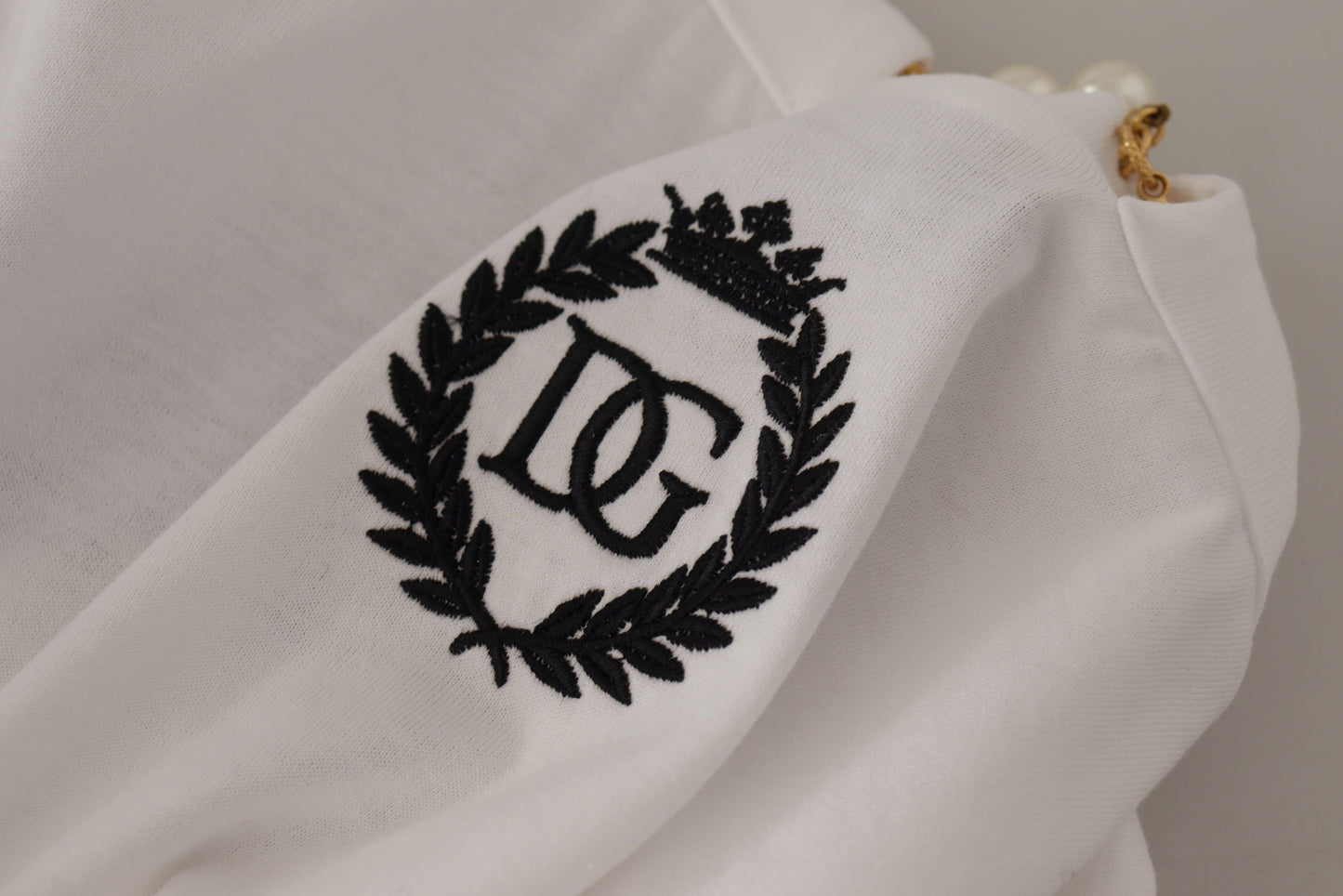 Dolce & Gabbana – Weißes T-Shirt-Oberteil mit Halskette und verziertem Ausschnitt