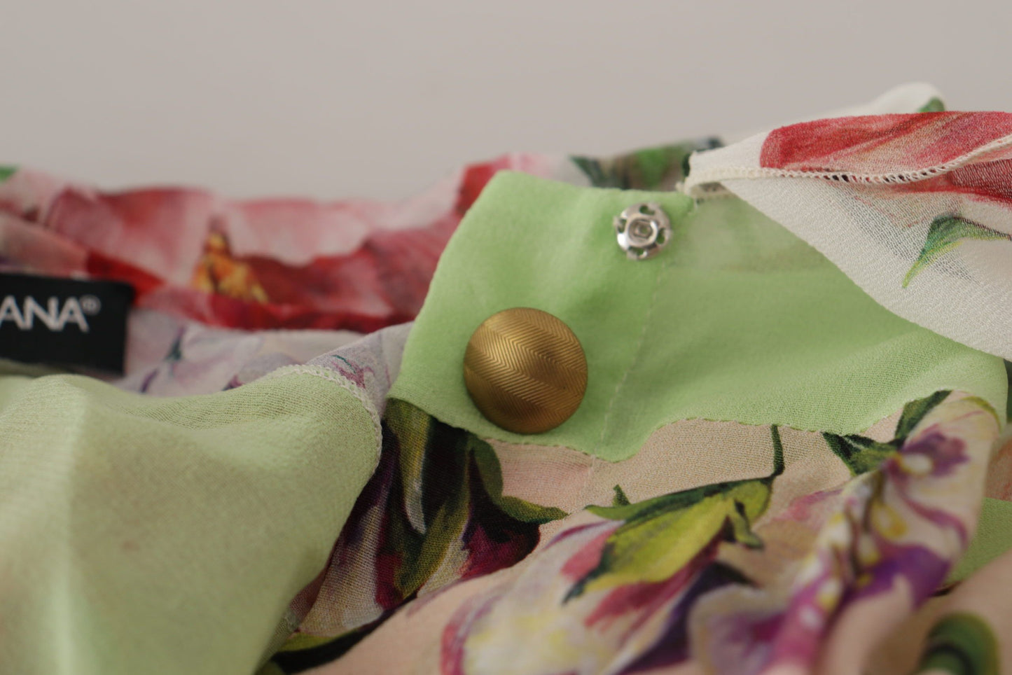 Dolce & Gabbana Bluse mit mehrfarbigem Ascot-Kragen und floralem Patchwork-Design