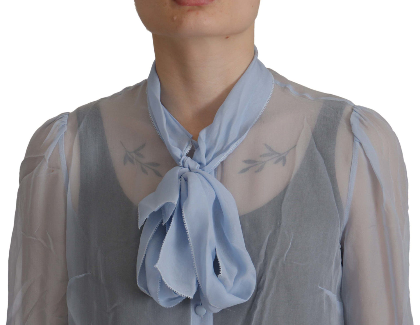 Dolce & Gabbana – Hellblaues Seidenoberteil mit Ascot-Kragen und langen Ärmeln