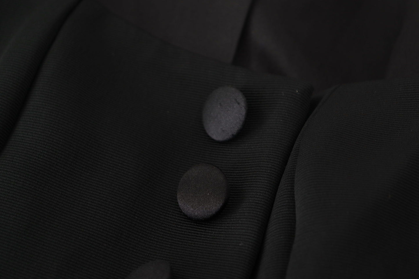 Dolce & Gabbana – Schwarze Slim Fit-Jacke mit langen Ärmeln und Druckknöpfen