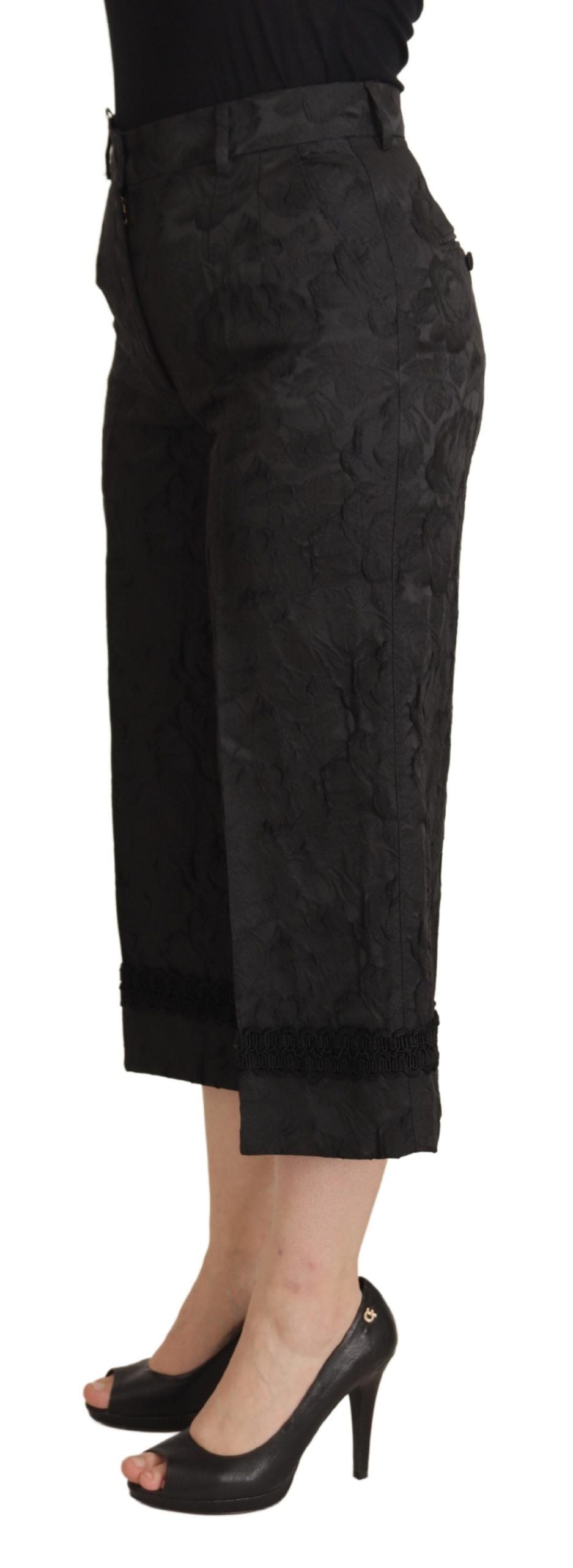 Dolce & Gabbana – Kurze, hoch taillierte Hose aus schwarzem Brokat