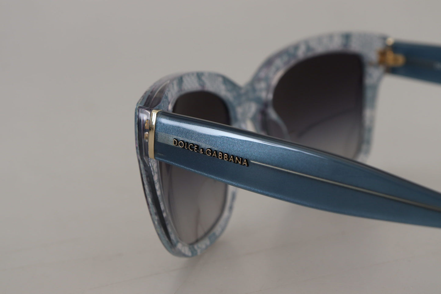 Dolce & Gabbana DG4226 Sonnenbrille aus blauem Acetat mit rechteckiger Spitze