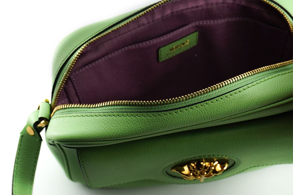 Versace – Elegante Kameratasche aus mintgrünem Leder