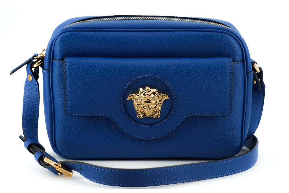 Versace – Elegante Kameratasche aus blauem Kalbsleder