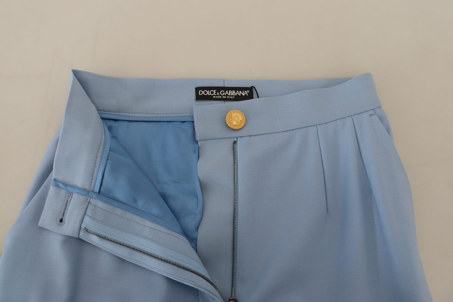 Dolce & Gabbana Hellblaue Hose mit weitem Bein und Knöpfen
