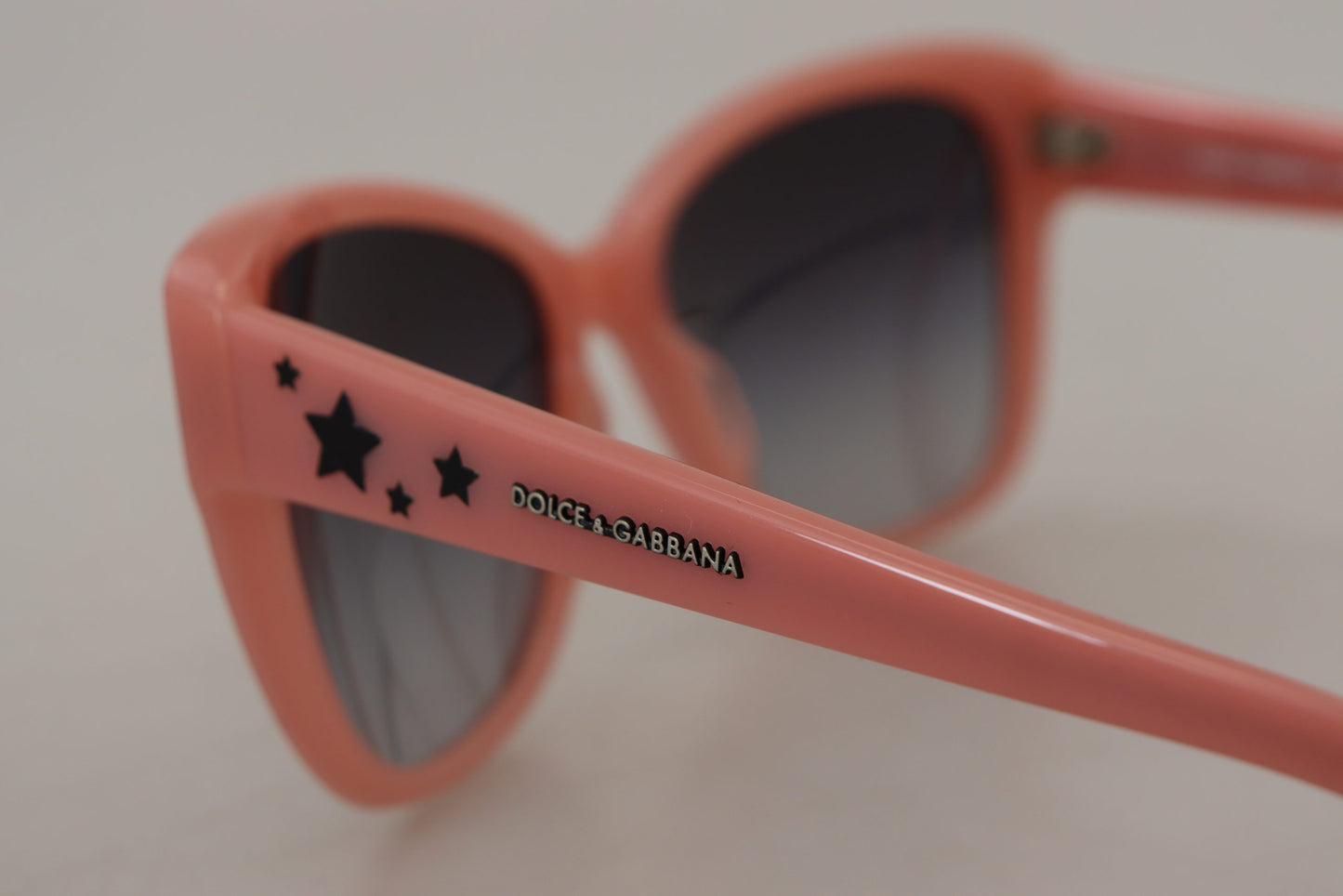 Dolce & Gabbana – DG4124 – Sonnenbrille mit rosa Acetatrahmen und Sternenverzierung
