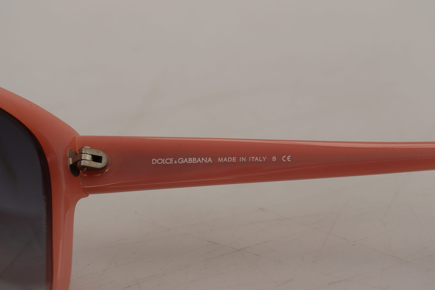Dolce & Gabbana – DG4124 – Sonnenbrille mit rosa Acetatrahmen und Sternenverzierung