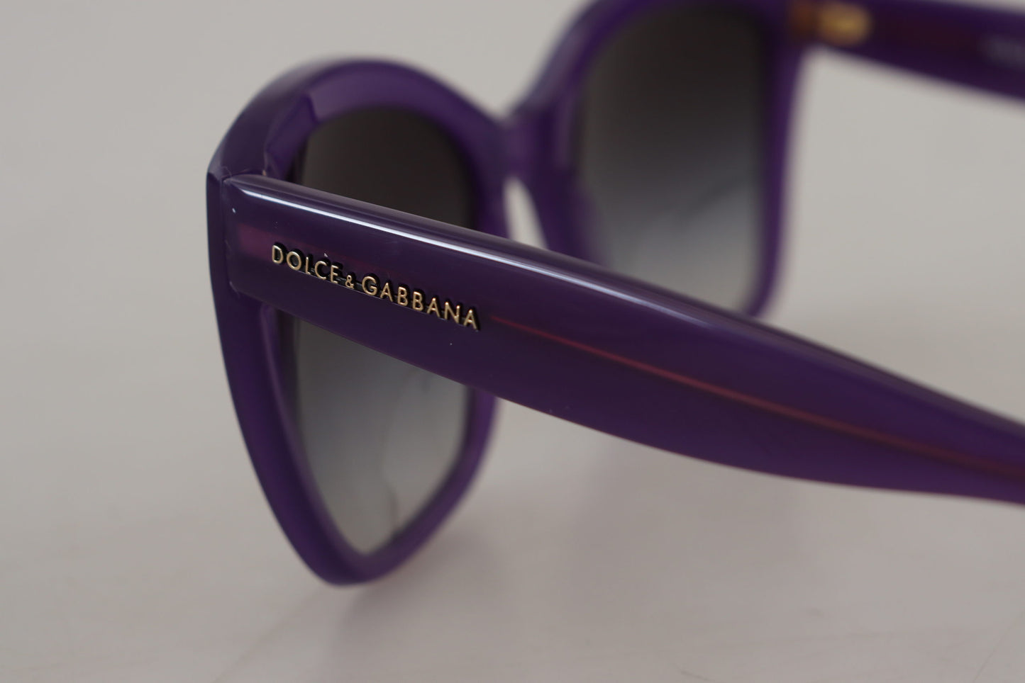 Dolce & Gabbana – Quadratische Sonnenbrille mit Vollrand DG4240 aus Acetat in Lila