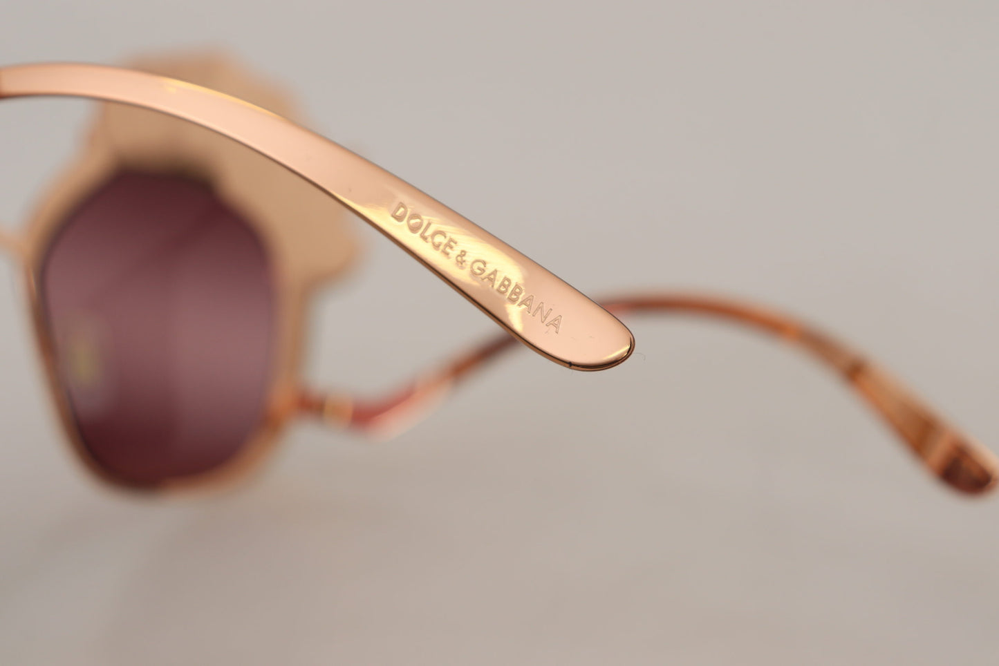 Dolce & Gabbana DG2202 Sonnenbrille mit Roségold-Paillettenstickerei