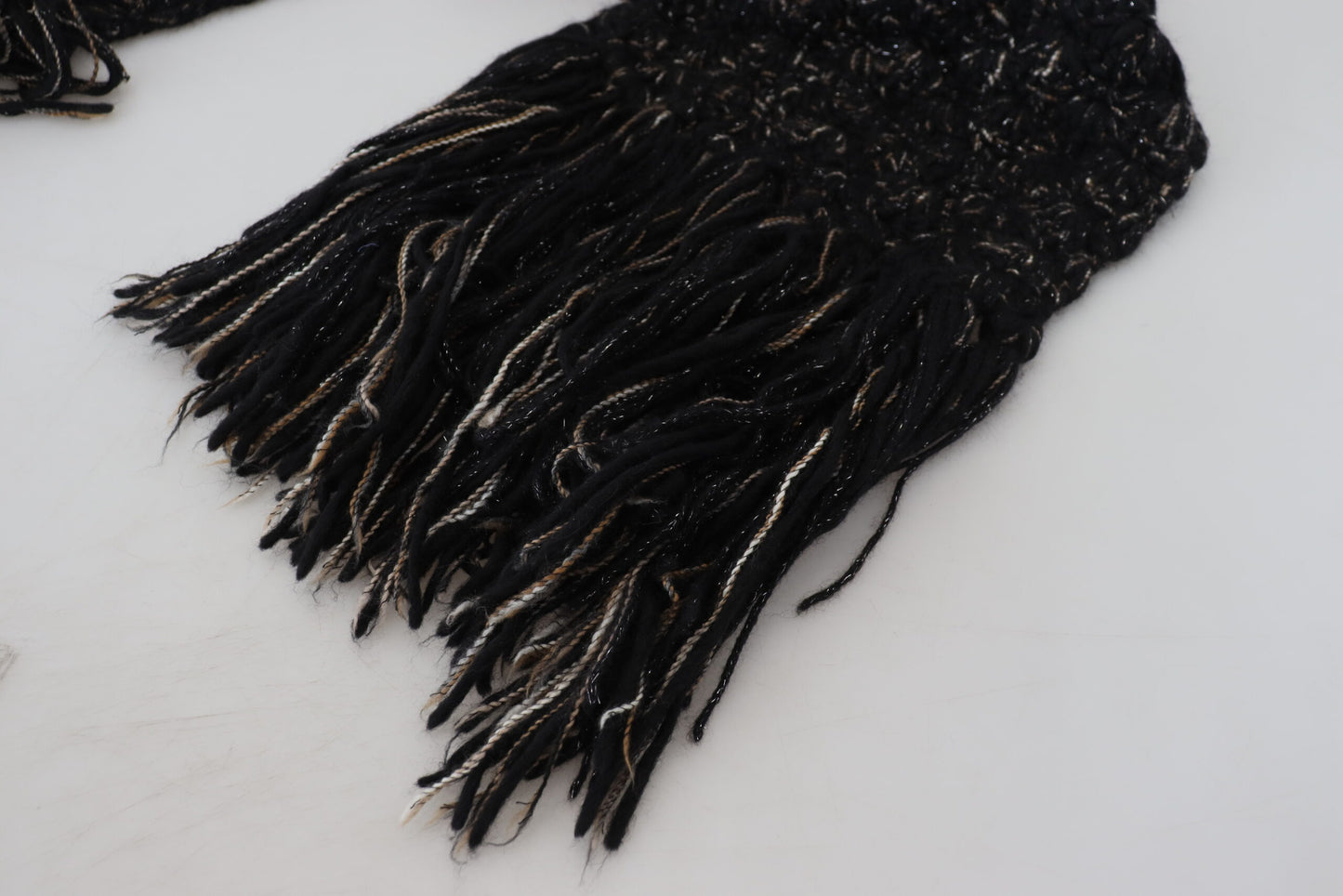 Dolce & Gabbana – Schwarzer, gestrickter Foulard-Wickelschal aus Wolle mit Fransen