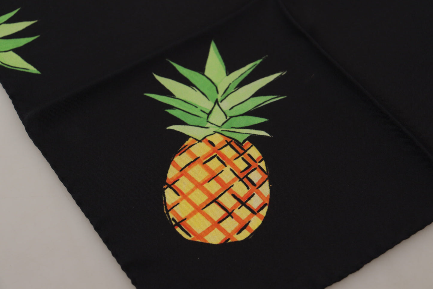 Dolce & Gabbana – Schwarzer quadratischer Taschentuchschal mit Ananas-Print