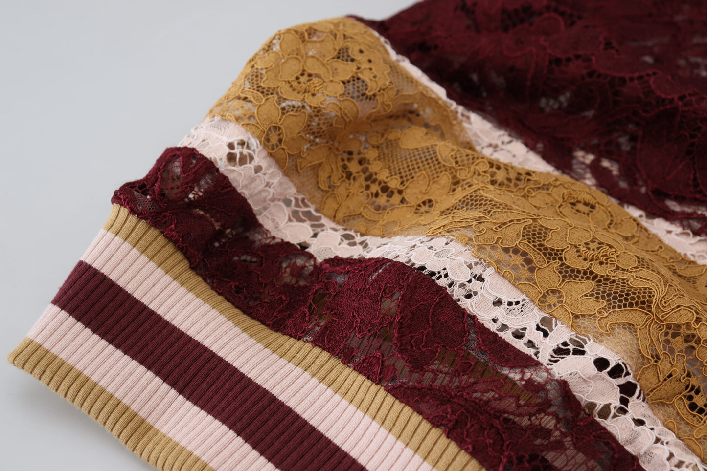Dolce & Gabbana Mehrfarbiger Pullover mit V-Ausschnitt aus Spitze