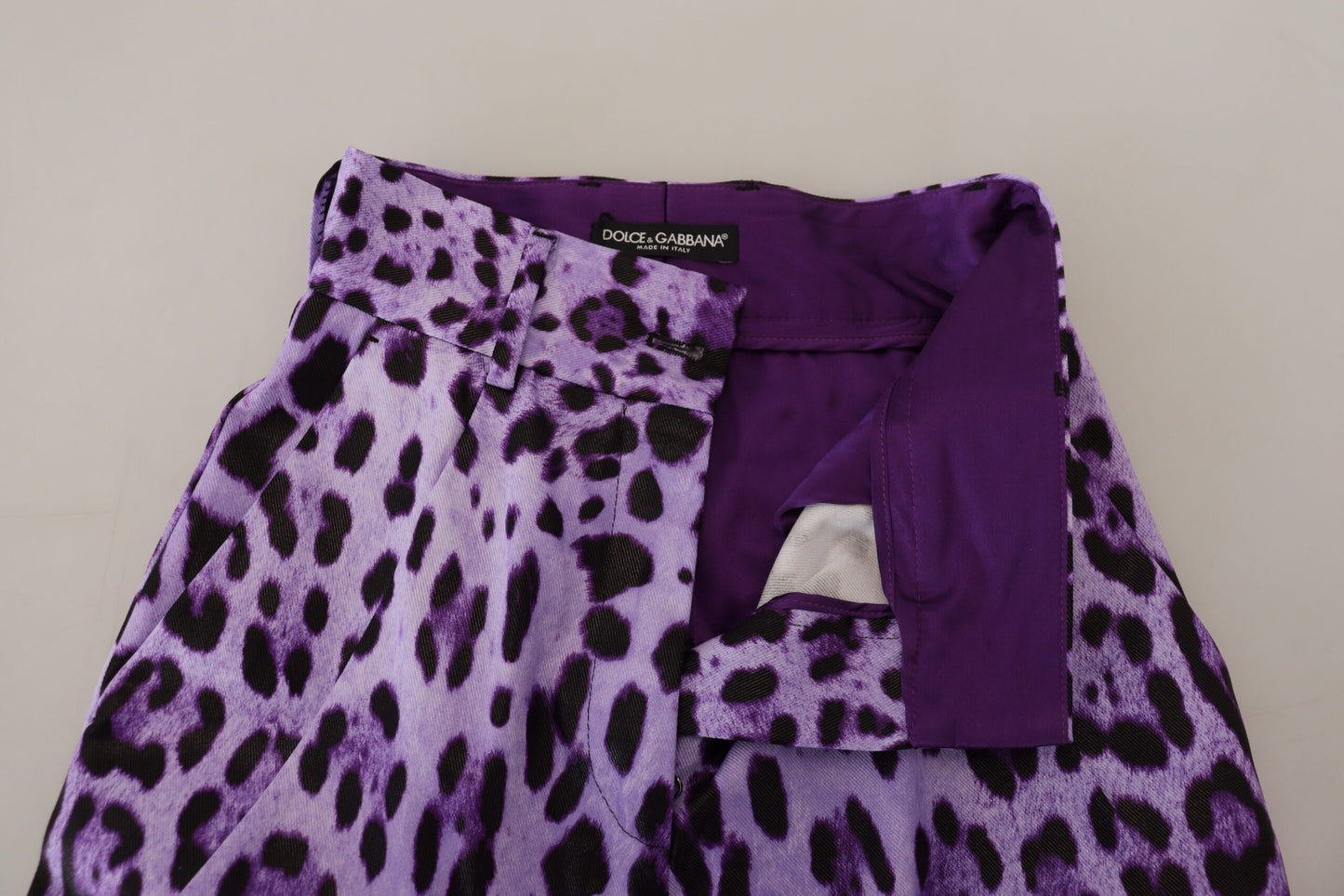 Dolce & Gabbana Lila Hose mit hohem Bund und Leopardenmuster