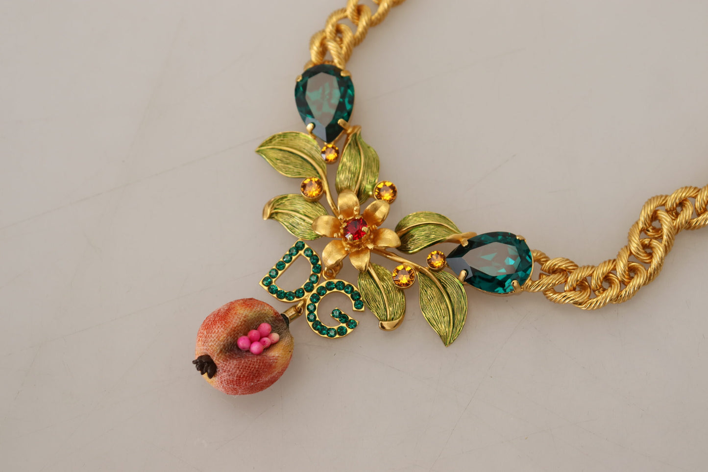 Dolce & Gabbana Statement-Halskette aus goldenem Messing mit Kristalllogo und Obst- und Blumenmuster