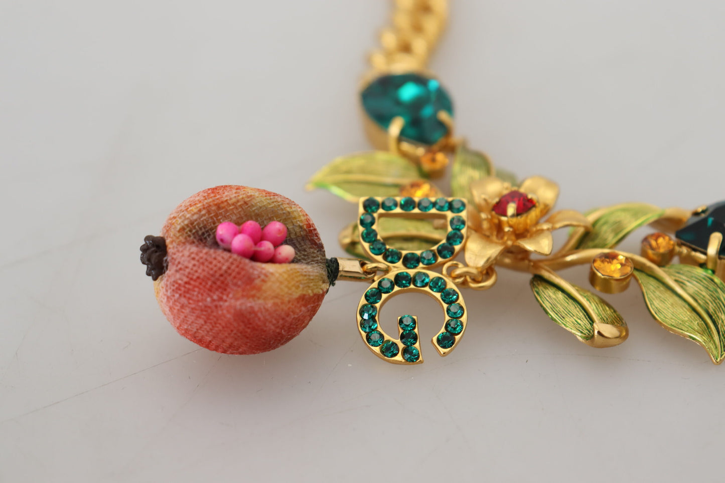 Dolce & Gabbana Statement-Halskette aus goldenem Messing mit Kristalllogo und Obst- und Blumenmuster