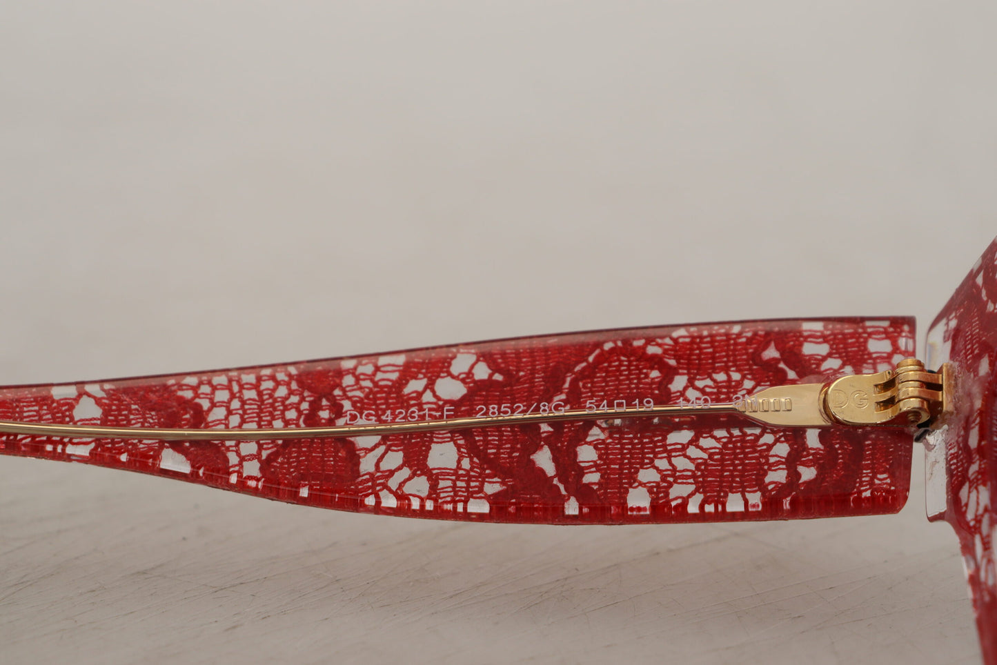 Dolce & Gabbana – Rote Sonnenbrille mit rechteckigem Acetat-Spitzenrahmen DG4231F