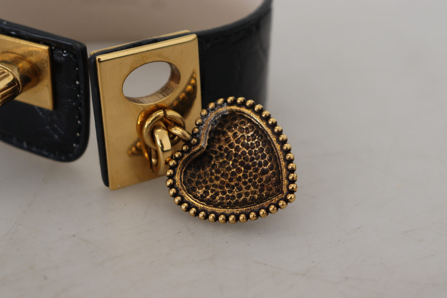 Dolce & Gabbana Schwarzes Dauphine-Lederarmband mit DG-Herz-Schlüsselring