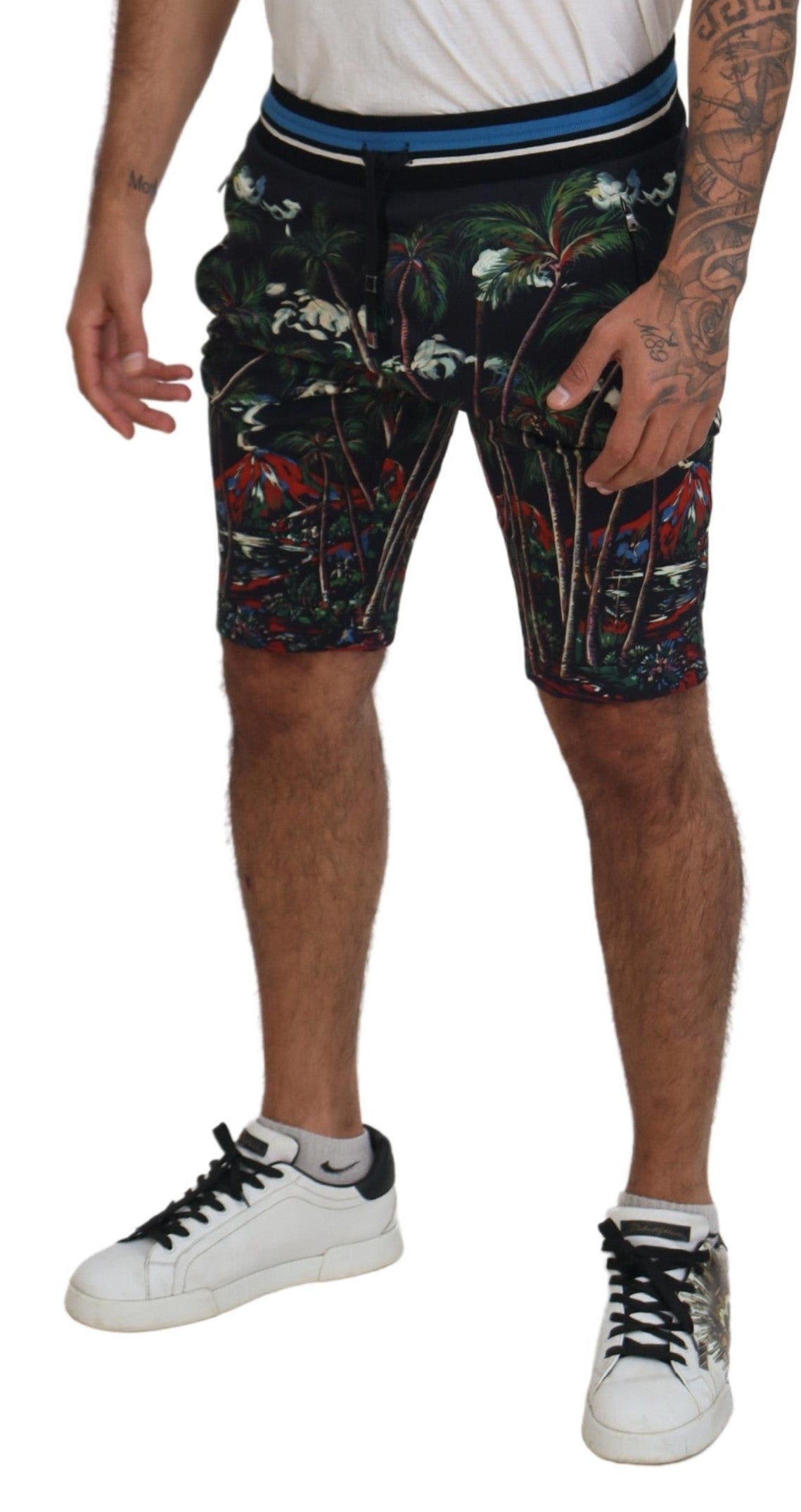 Dolce & Gabbana – Schwarze Freizeitshorts aus Baumwolle mit Vulkan-Print