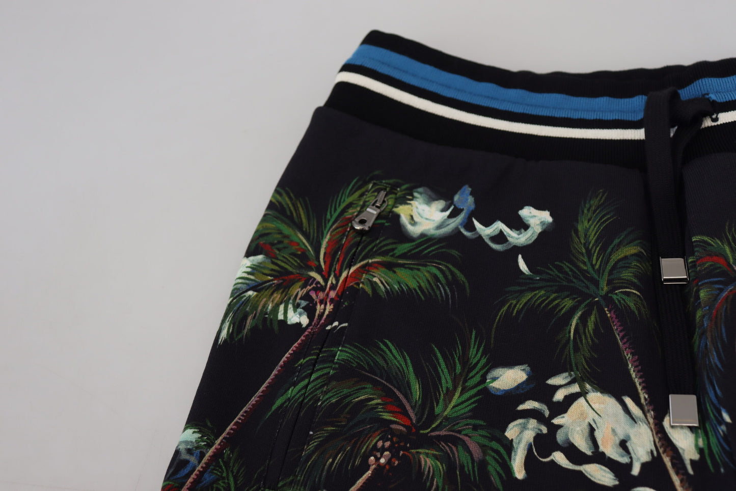 Dolce & Gabbana – Schwarze Freizeitshorts aus Baumwolle mit Vulkan-Print