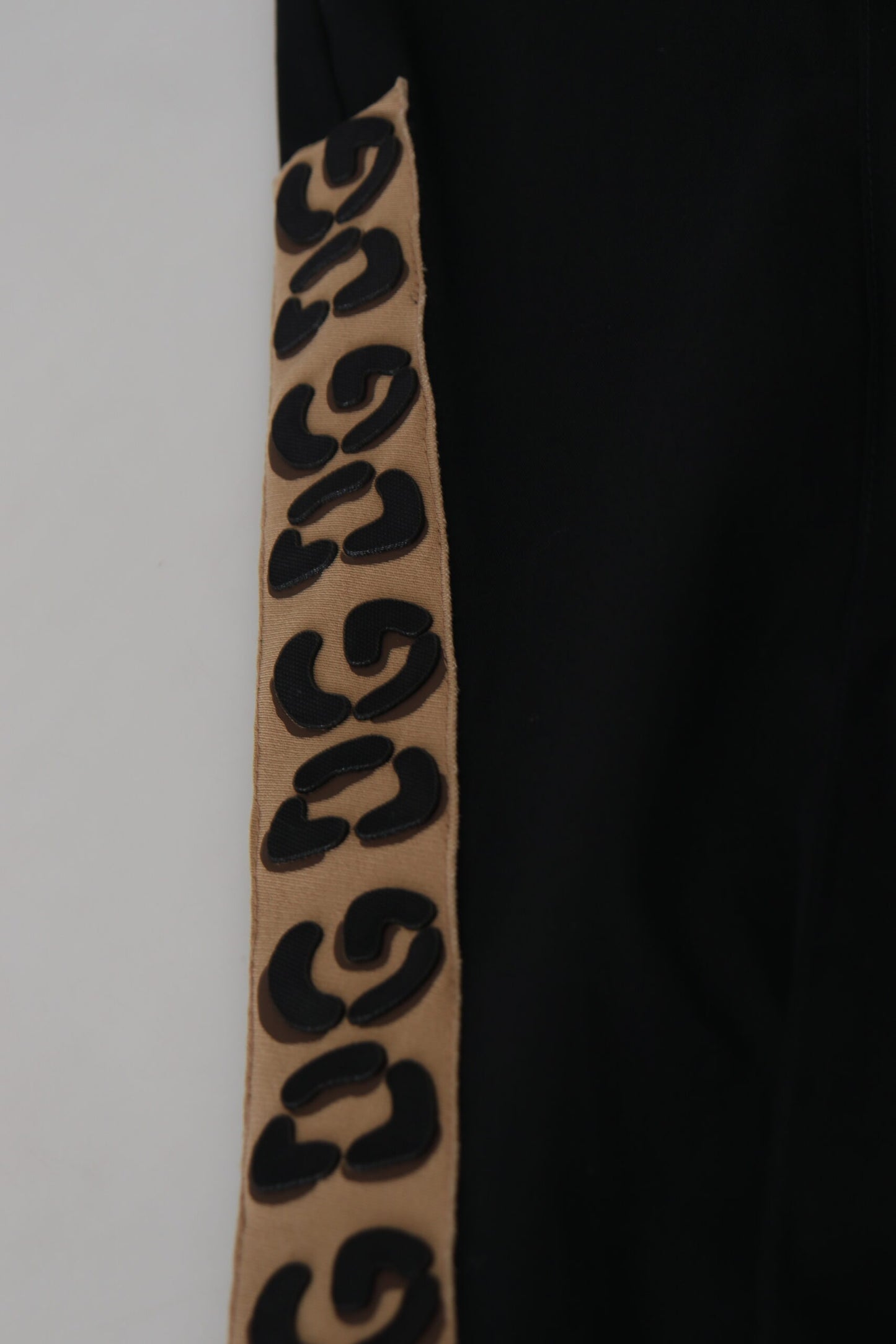 Dolce & Gabbana – Schwarze, verkürzte Hose aus Baumwolle mit elastischem Bund und DG-Logo