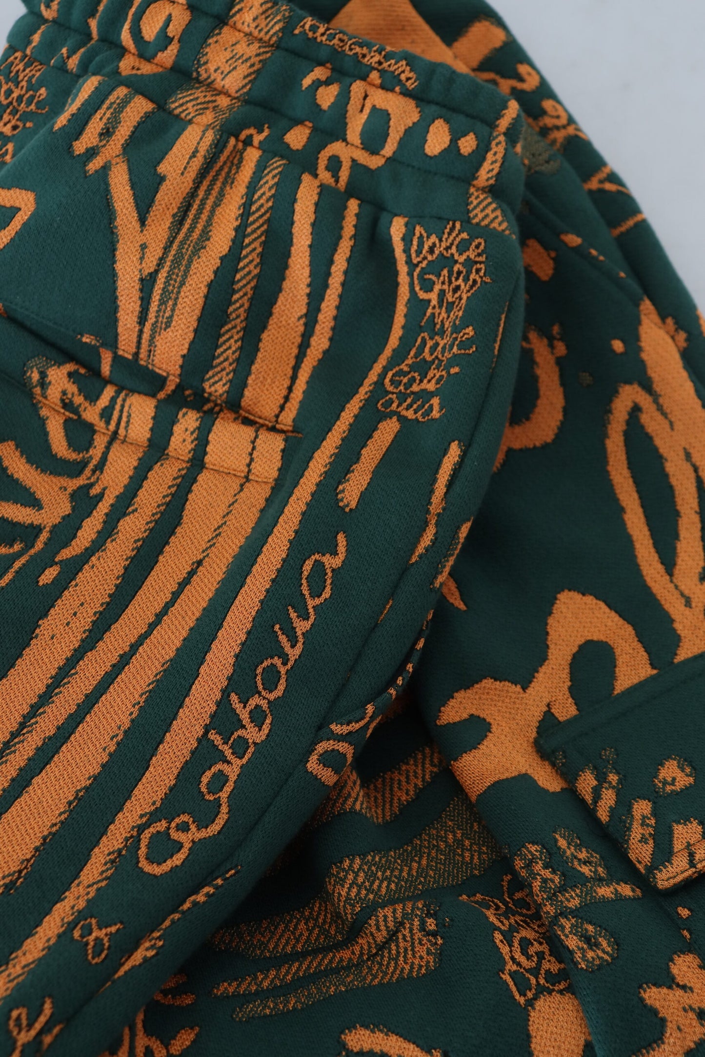 Dolce & Gabbana Cargo-Jogginghose aus Seide mit mehrfarbigem Logo-Print