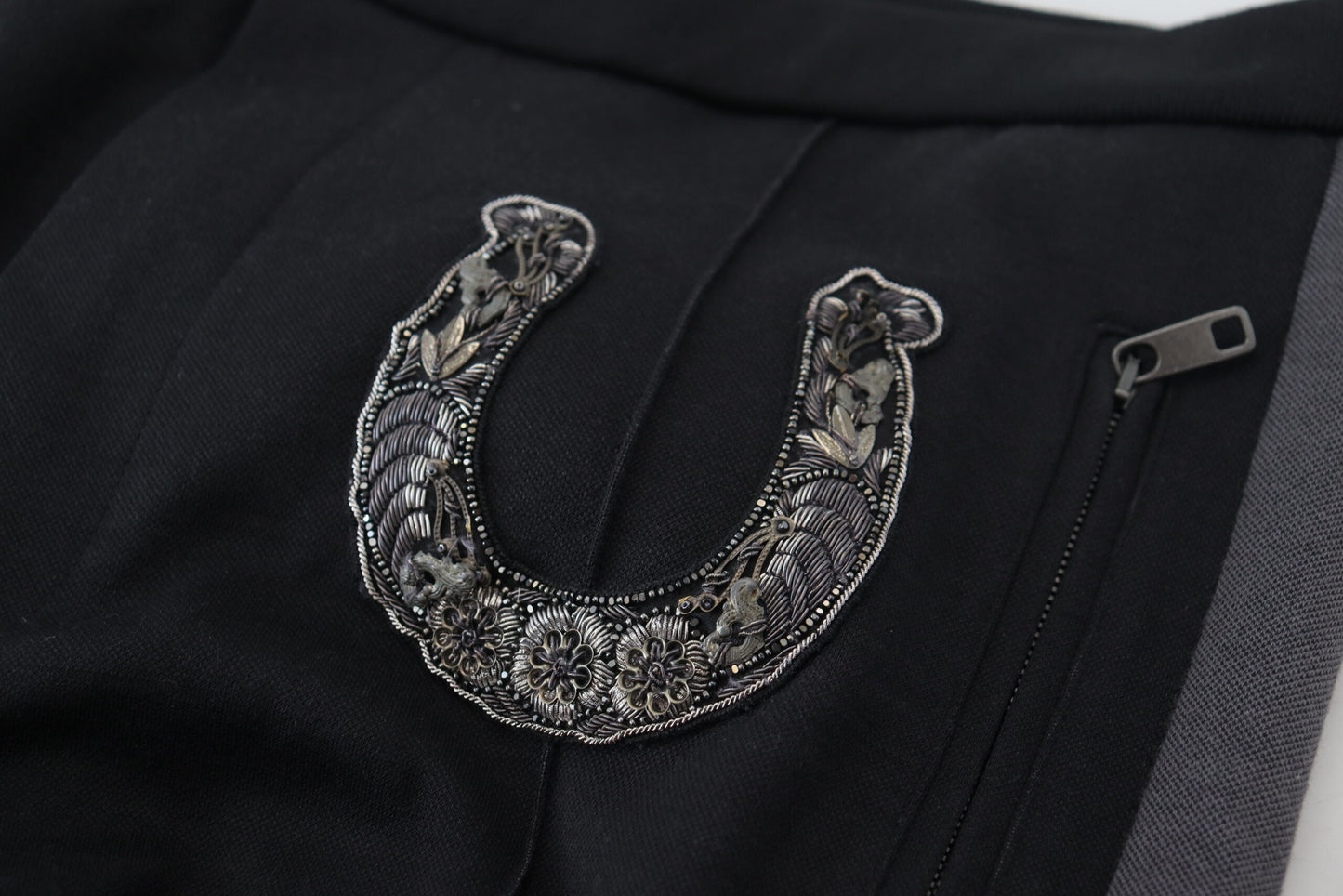 Dolce & Gabbana – Schwarze Jogginghose aus Wolle mit Hufeisendesign