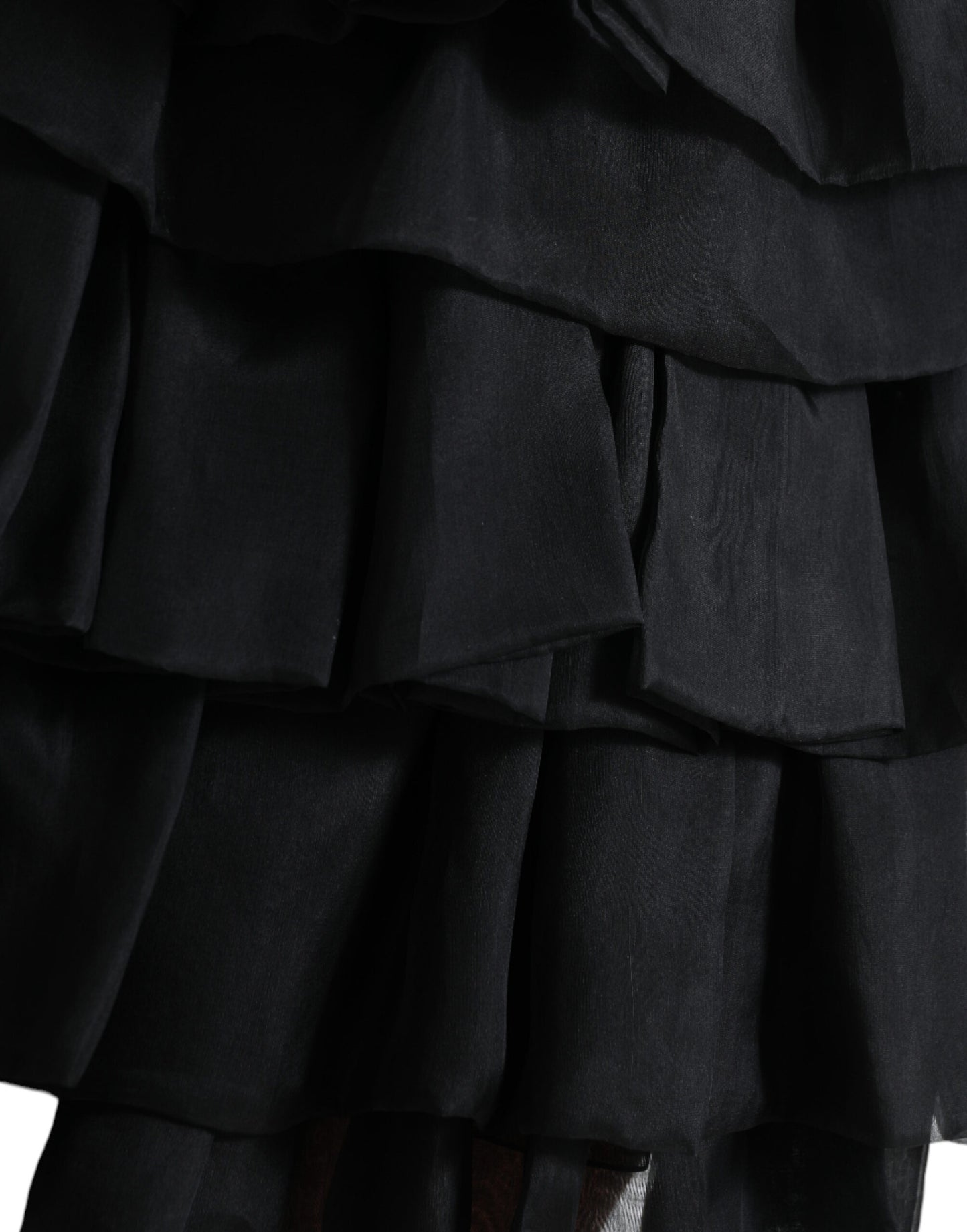 Dolce & Gabbana – Schwarzer, gestufter Aline-Minirock aus Seide mit hoher Taille