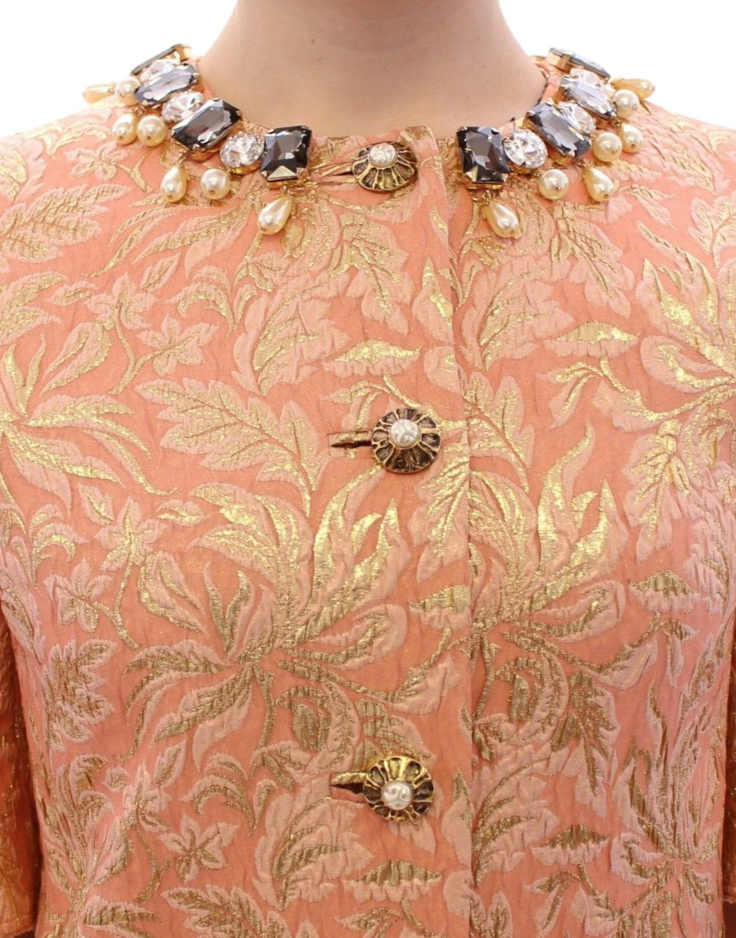 Dolce & Gabbana – Rosafarbener Mantel aus Seidenbrokat mit Kristallen