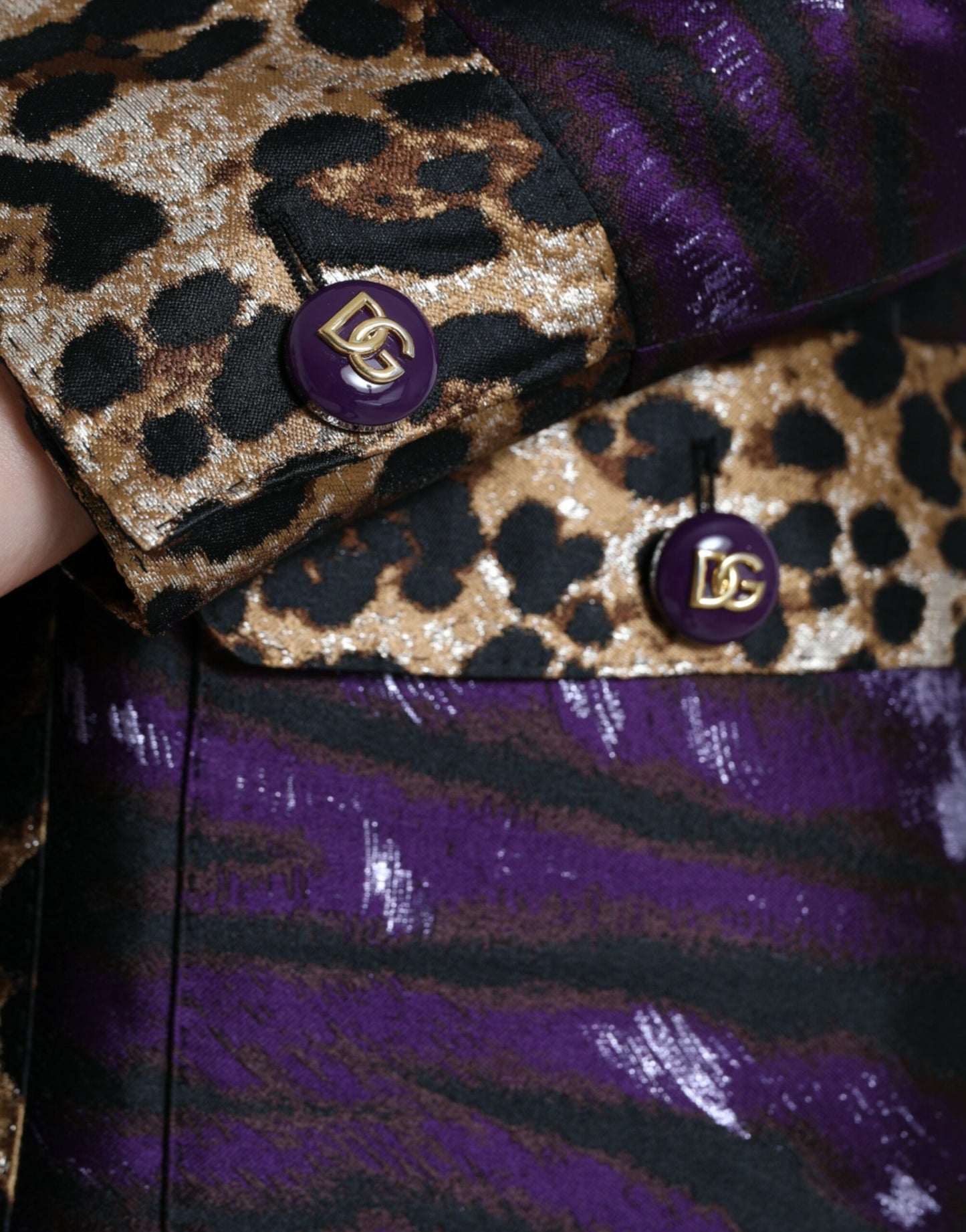 Dolce & Gabbana Lila Lamé-Jacquard-Manteljacke mit Tigermuster