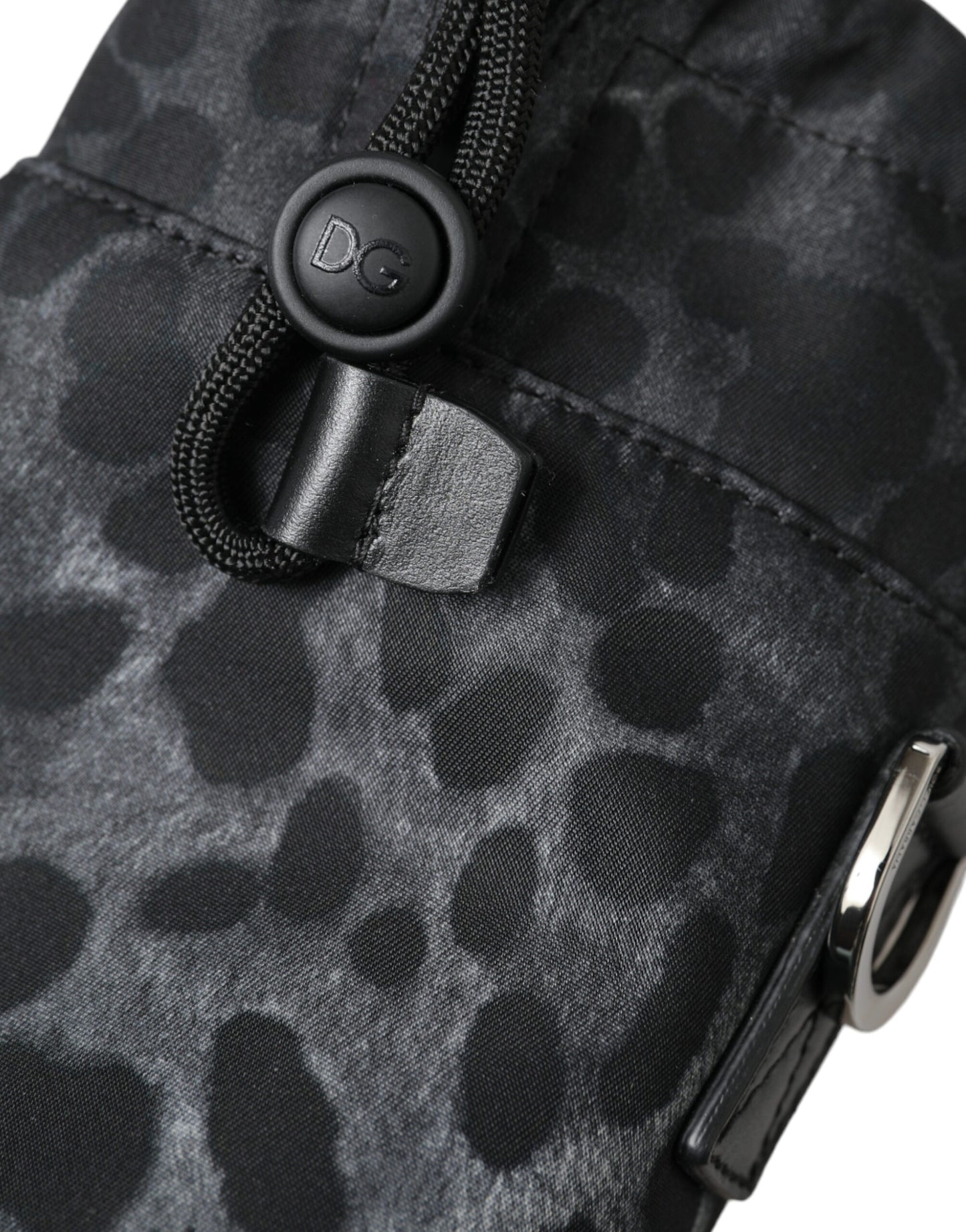 Dolce & Gabbana – Runde, schmale Tragetasche mit Flaschenhalter und schwarzem Leopardenmuster