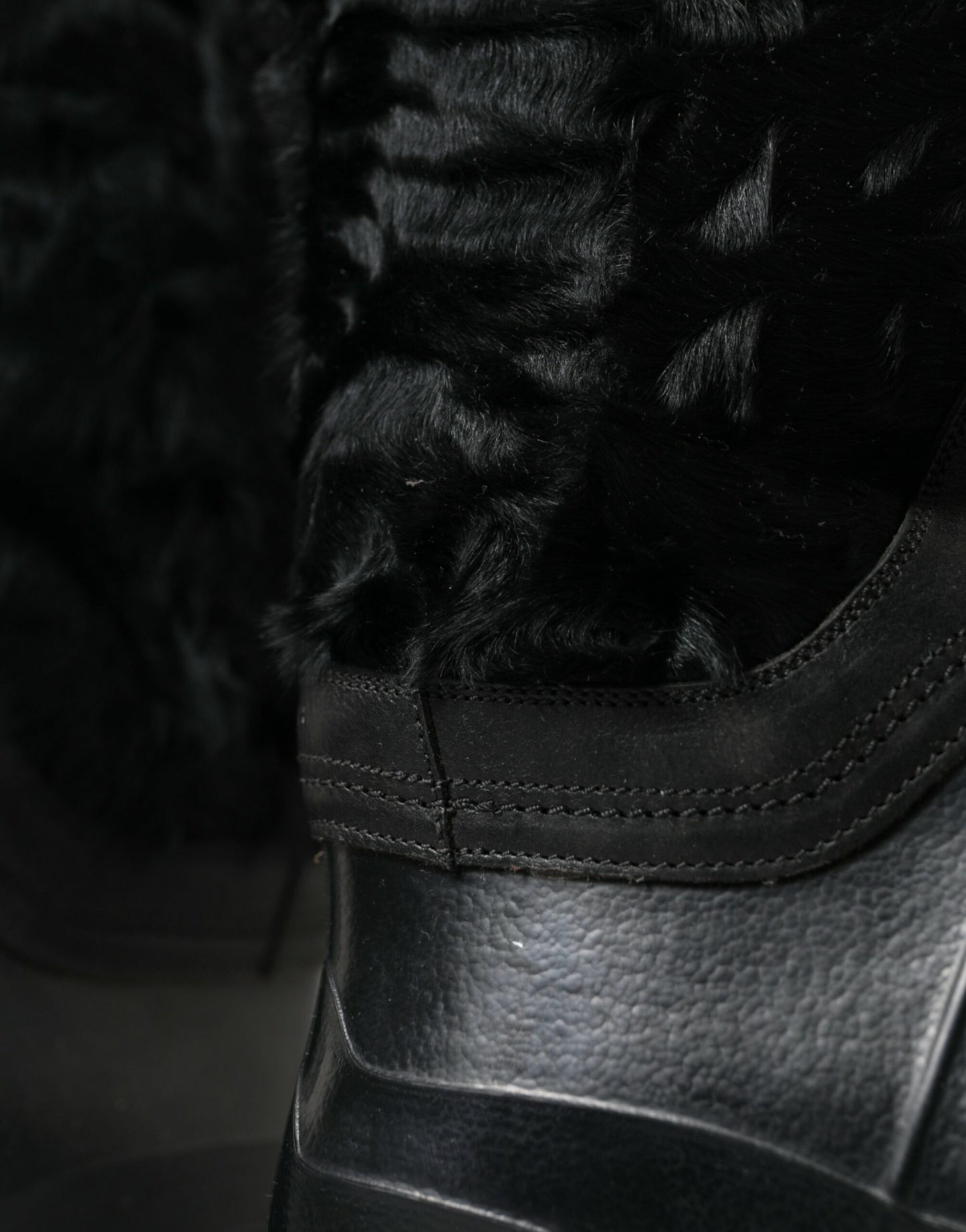 Dolce & Gabbana – Regenstiefel aus schwarzem Gummi mit Schnürung und Lammfell
