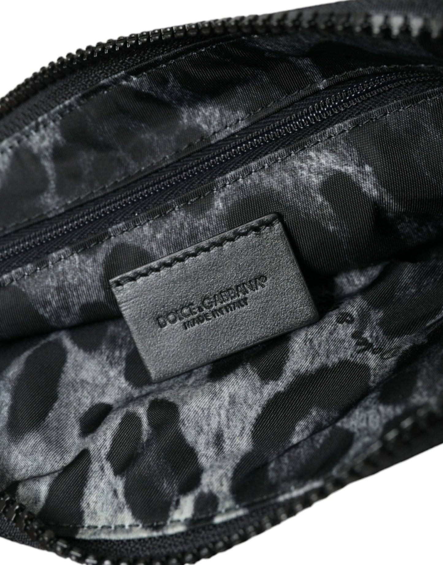 Dolce & Gabbana – Schwarze Clutch aus Nylon mit Schlüsselanhänger und Logo-Plakette