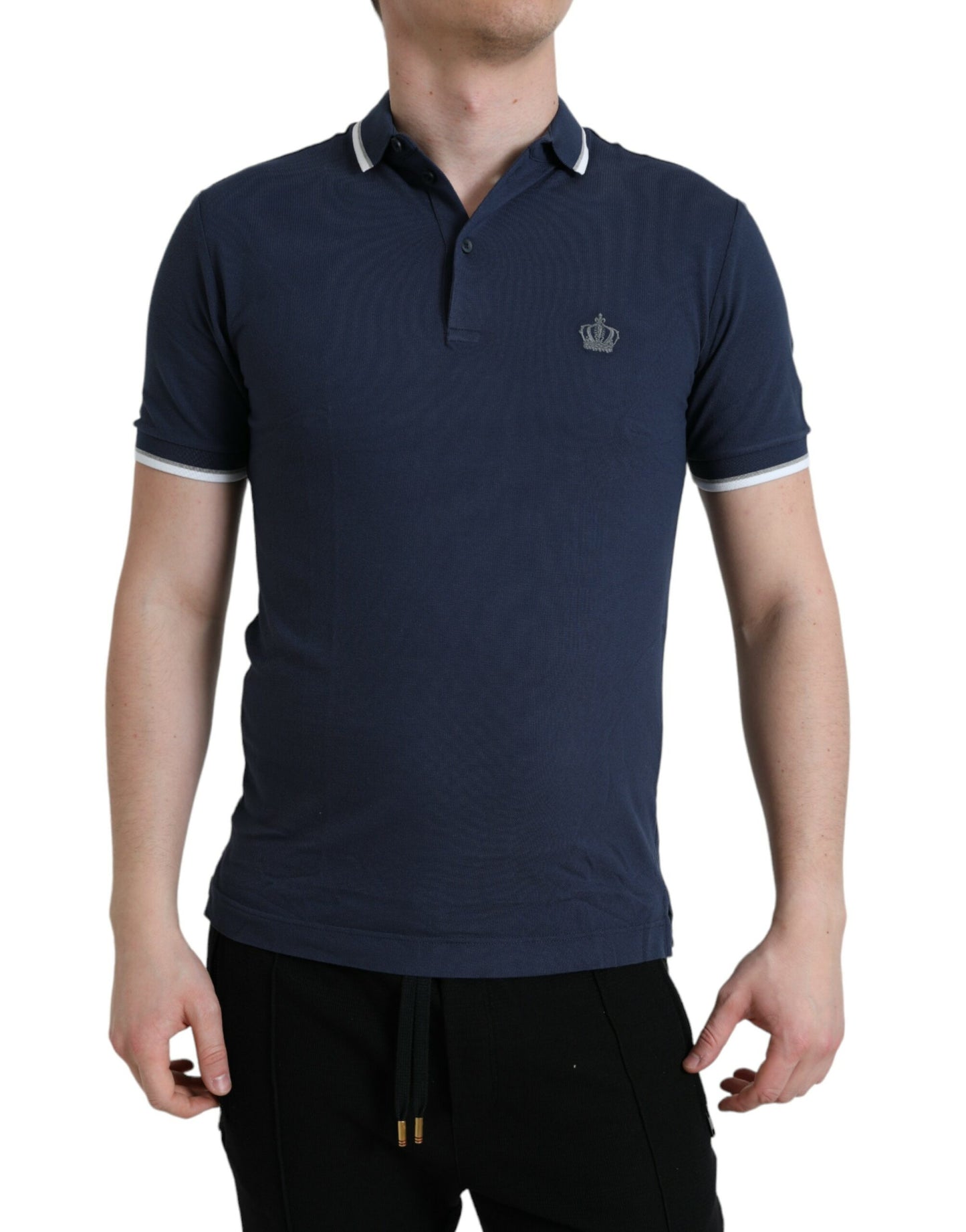 Dolce & Gabbana – Blaues Poloshirt aus Baumwolle mit Kronenaufnäher und Kragen für Herren