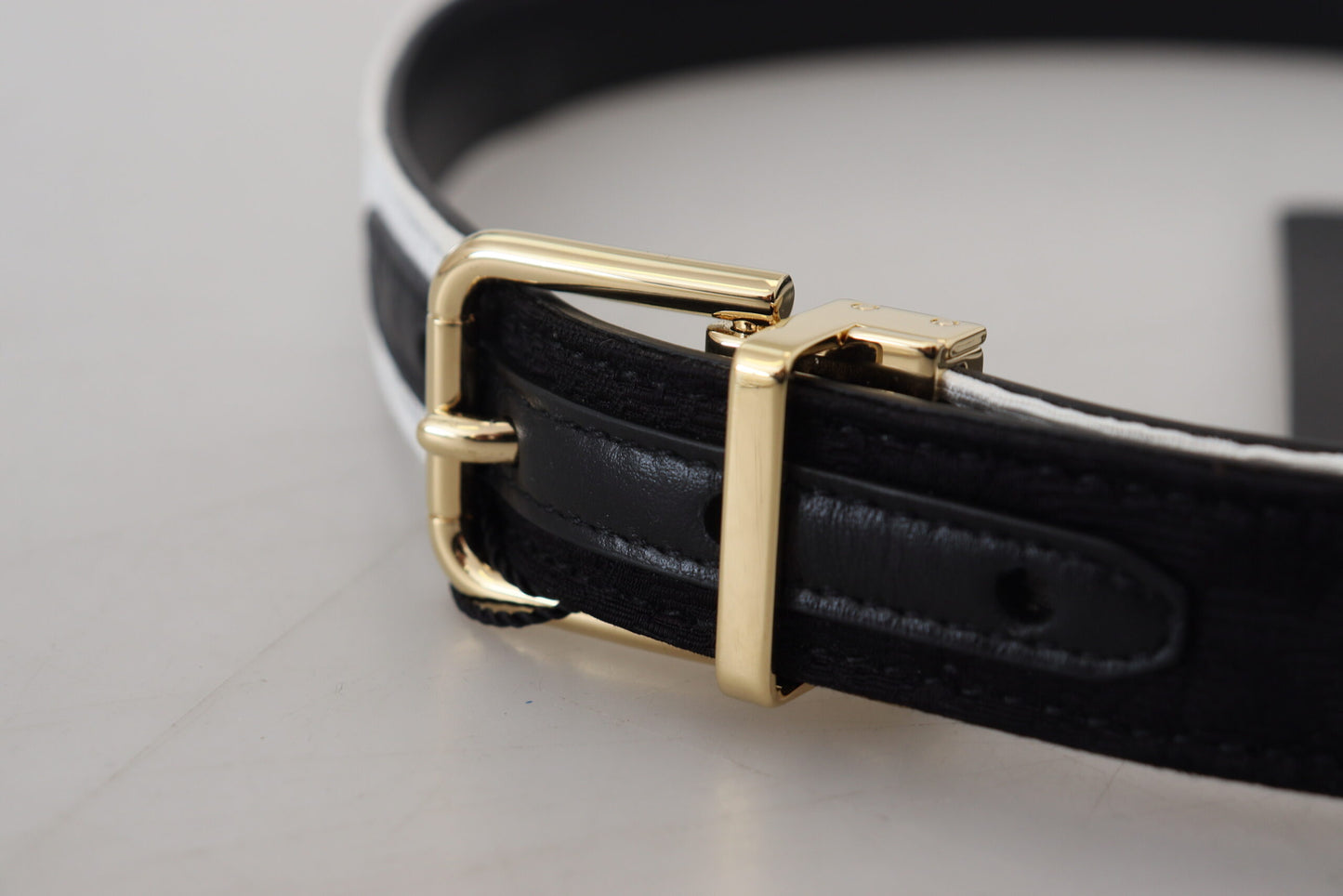Dolce & Gabbana Weiß-Schwarzer Patchwork-Gürtel mit goldener Metallschnalle