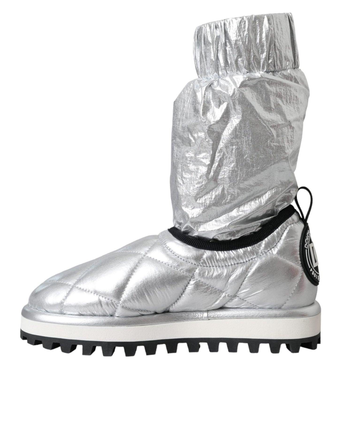 Dolce & Gabbana – Stiefeletten mit gestepptem Logo-Patch in Metallic-Silber