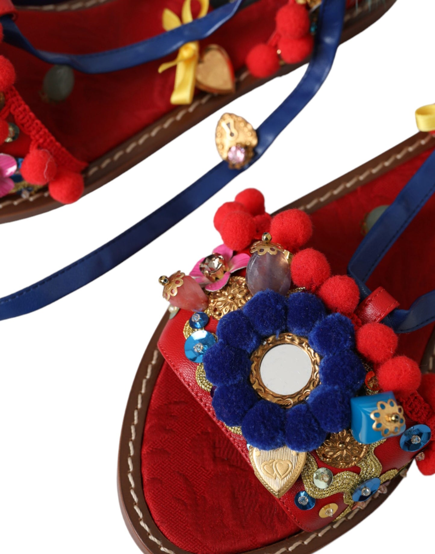 Dolce & Gabbana – Sandalen mit Fellwickel in Mehrfarbig mit Pom-Pom-Muster