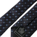 Dolce & Gabbana – Verstellbare Herrenkrawatte aus Seide mit schwarzen und blauen Punkten