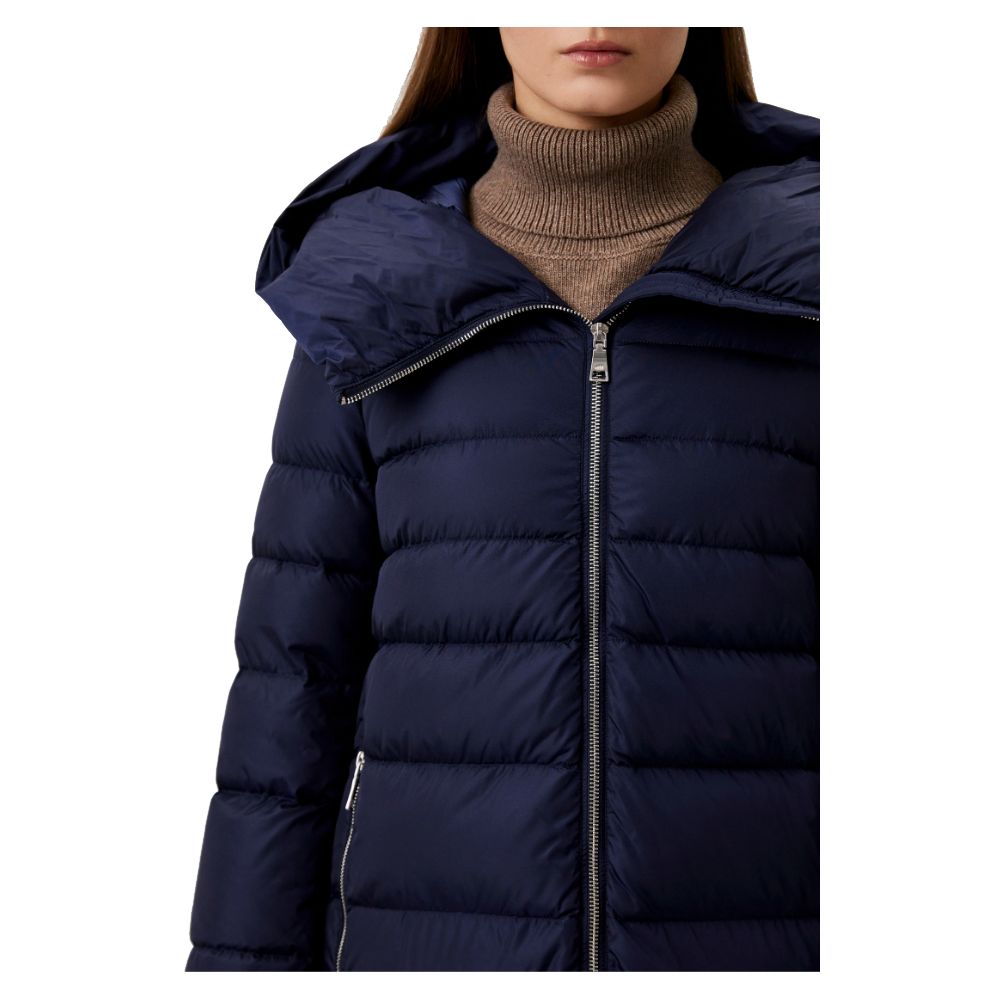 Blaue Nylon-Damenjacke hinzufügen