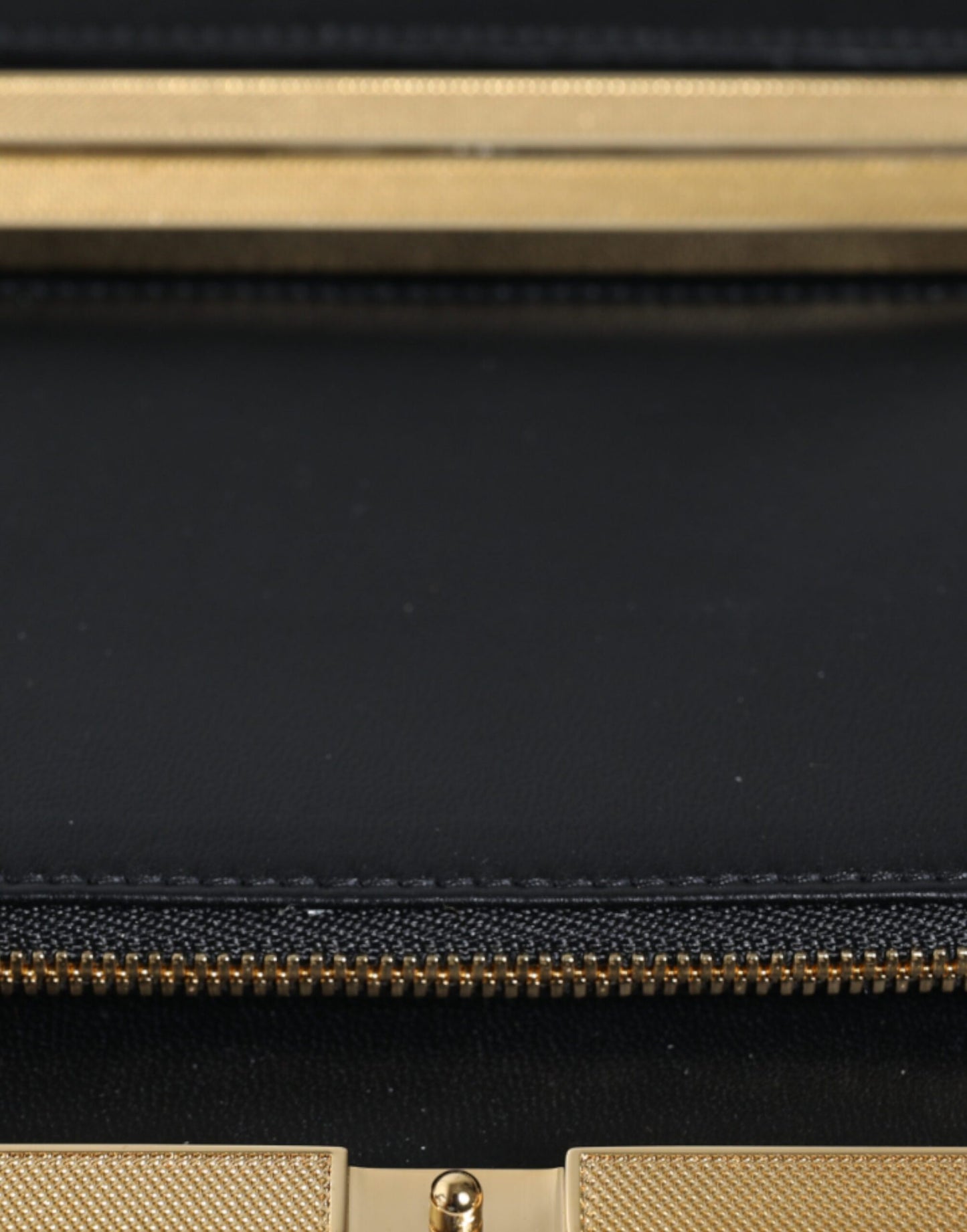 Dolce & Gabbana – Clutch mit mehrfarbigem Blumenmuster und goldenem Rahmen, Abendtasche