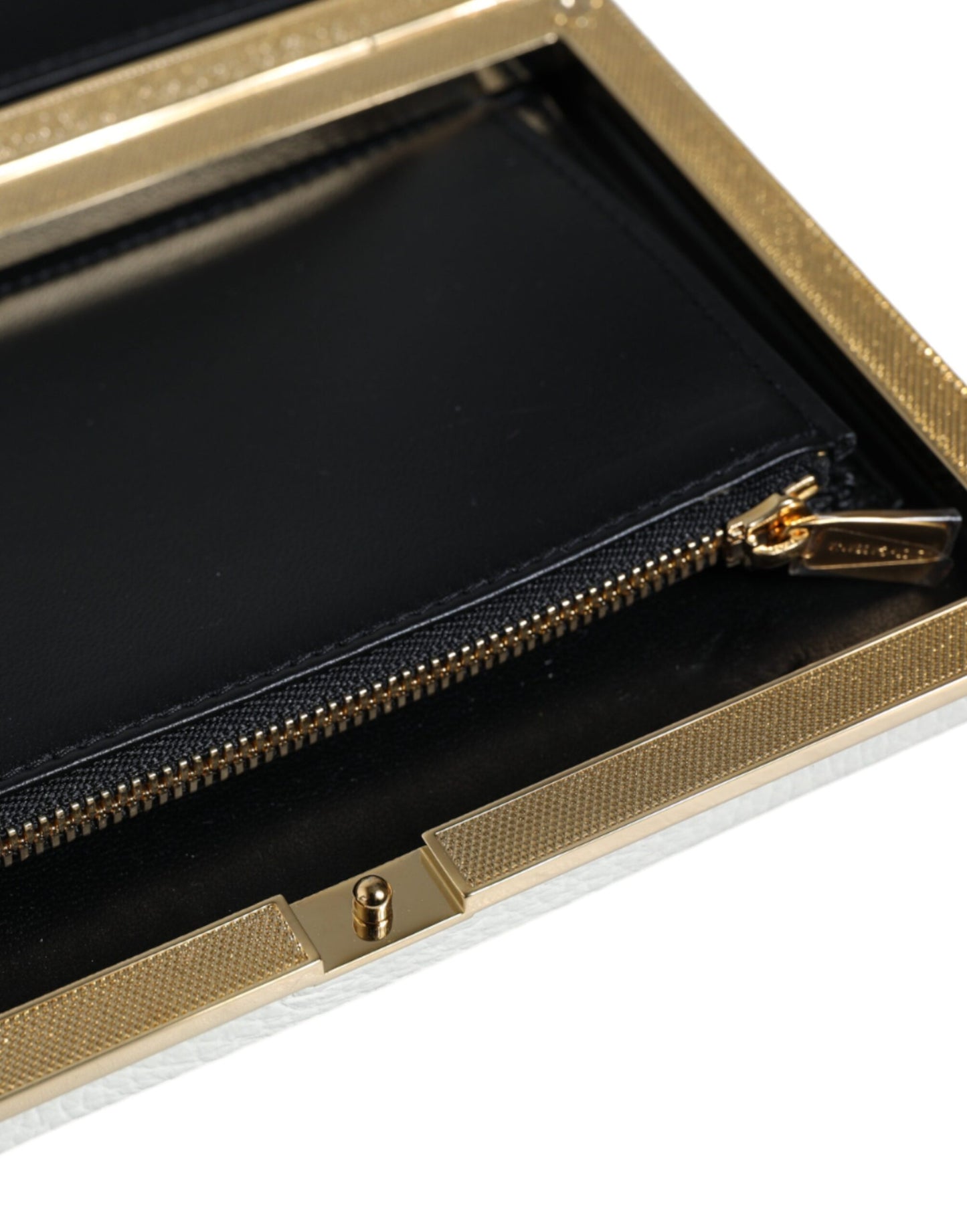 Dolce & Gabbana Clutch aus weißem Leder mit Goldrahmen, Abendtasche