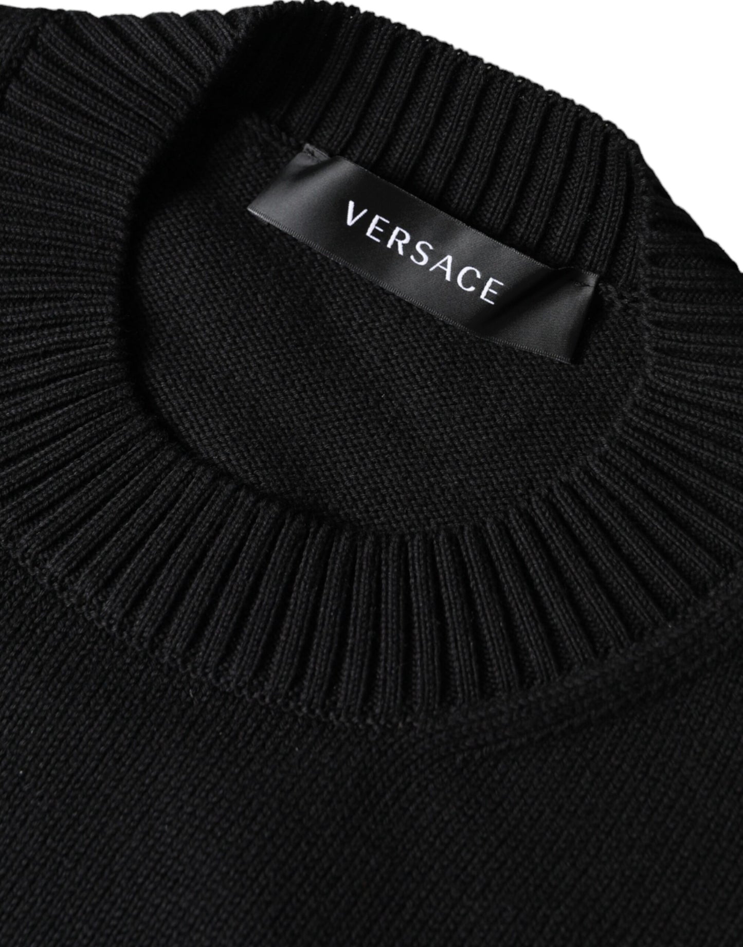 Versace – Schwarzer Pullover mit Rundhalsausschnitt und Medusa-Stickerei