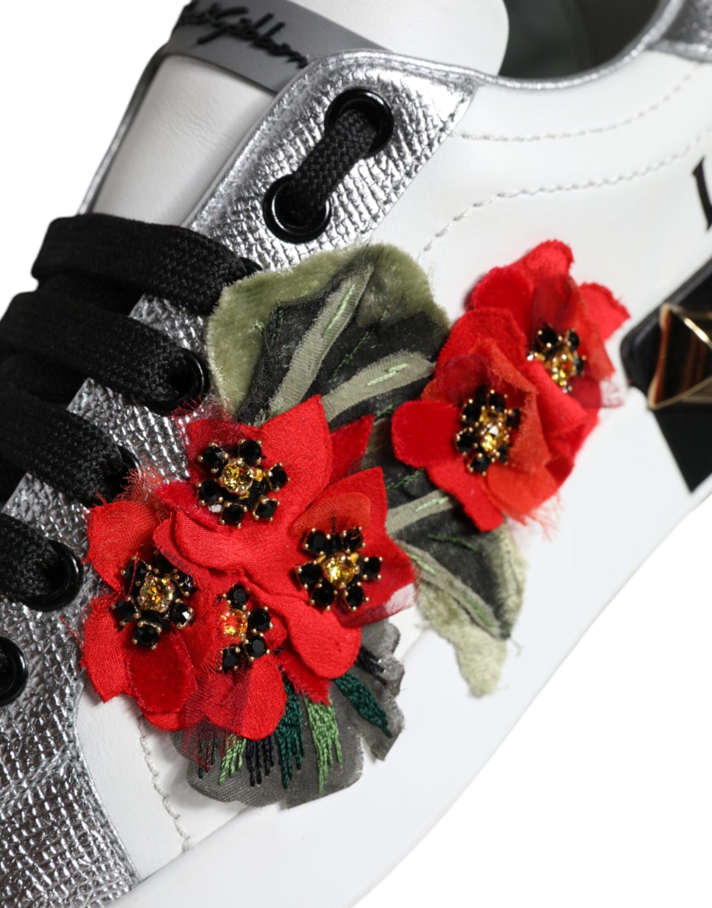 Dolce & Gabbana – Weiße Sneakers aus Leder mit Blumen- und Nietenbesatz