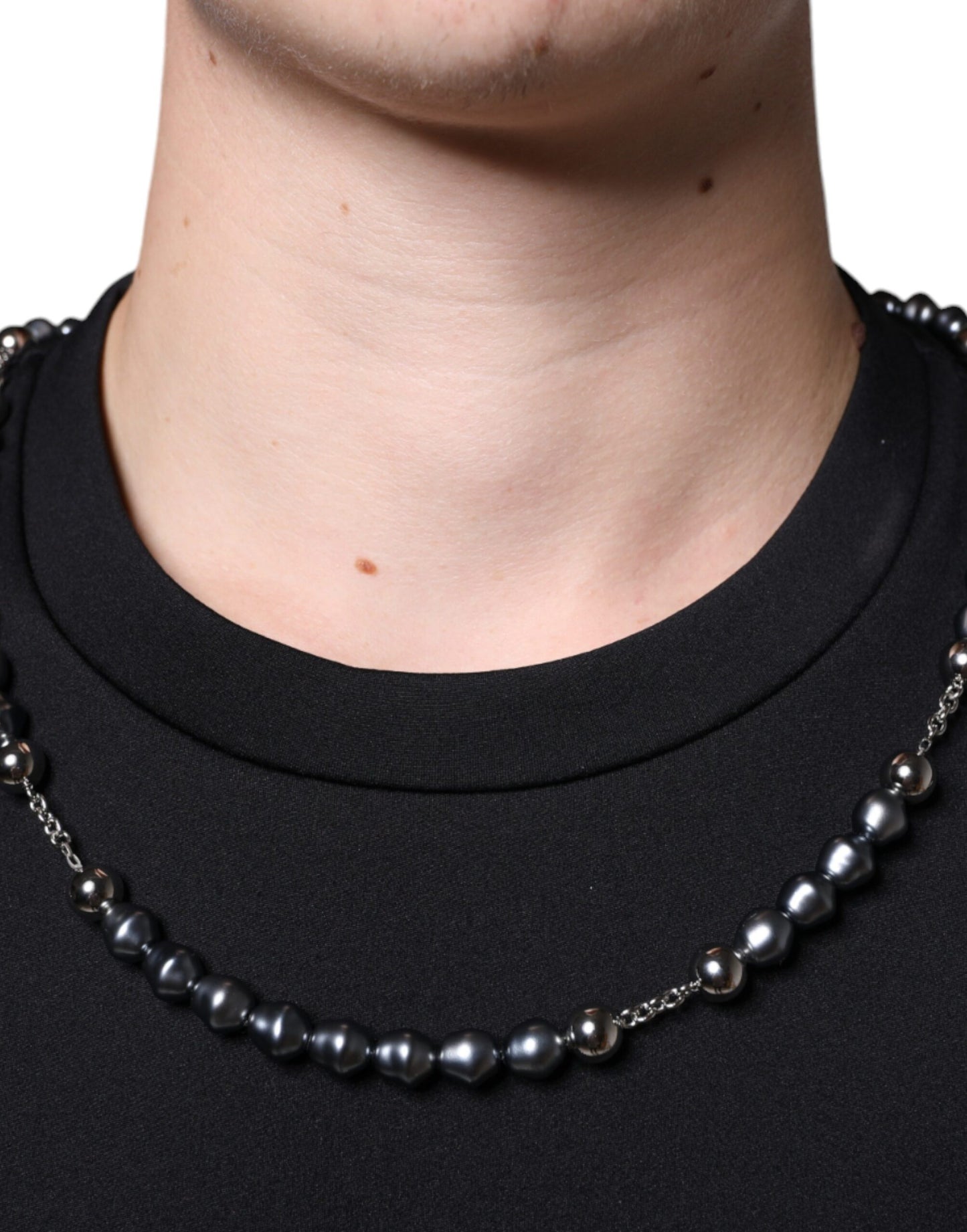Dolce & Gabbana Schwarzes Polyester-T-Shirt mit Halskettenverzierung
