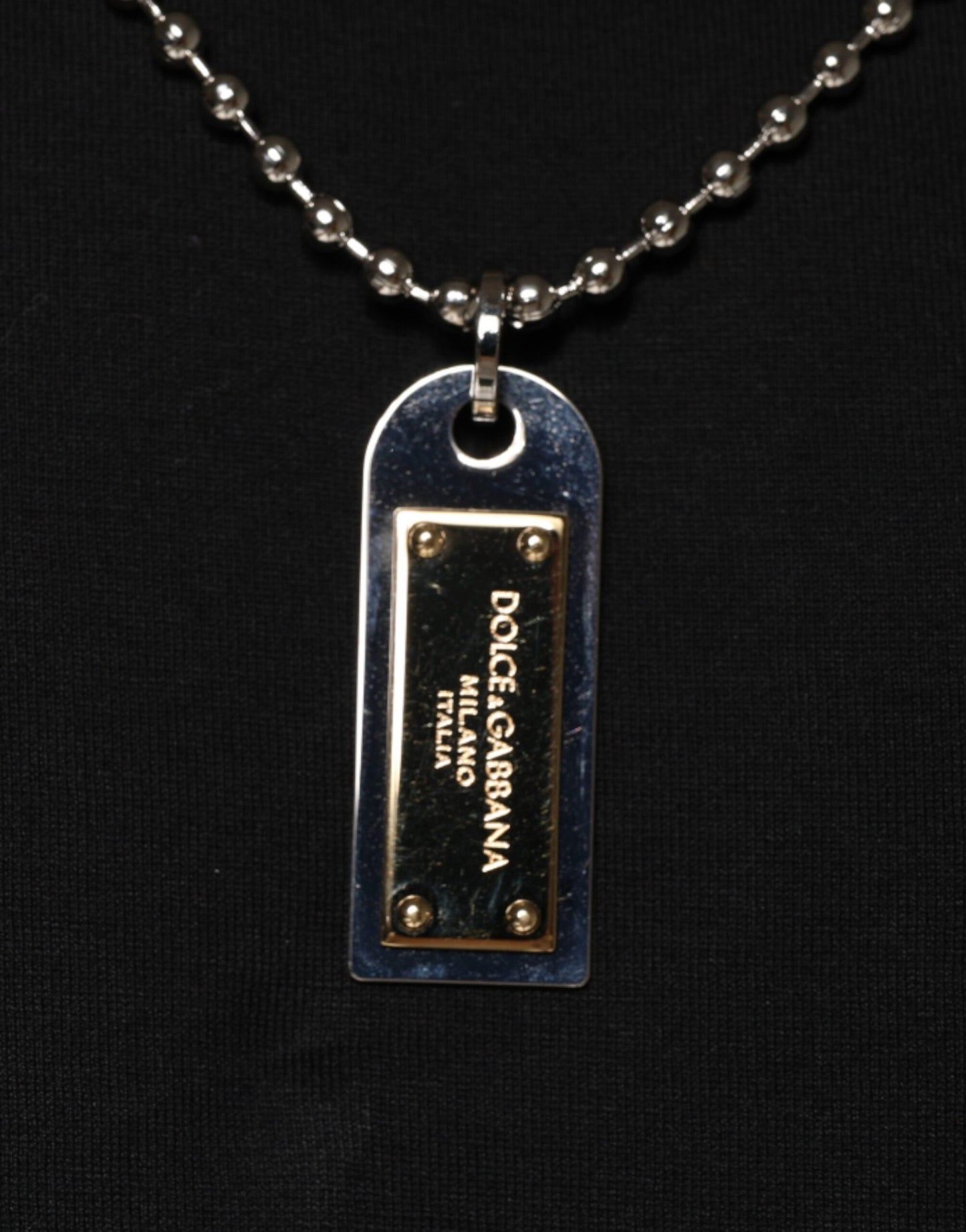 Dolce & Gabbana Schwarzes Baumwoll-T-Shirt mit Halskettenverzierung